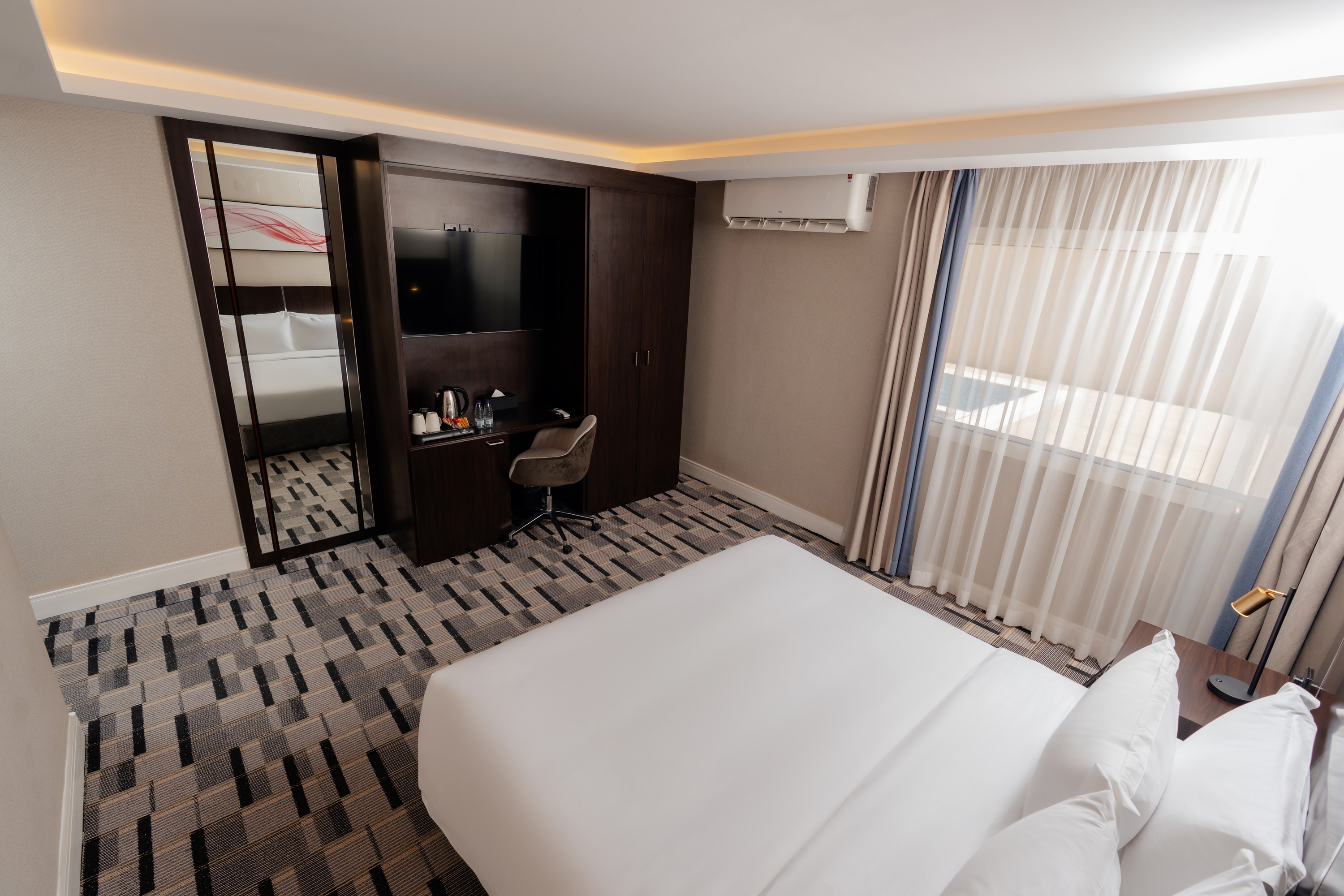 Guest room at the Howard Johnson by Wyndham Riyadh Al Nasiriyah in Riyadh, Other than US/Canada