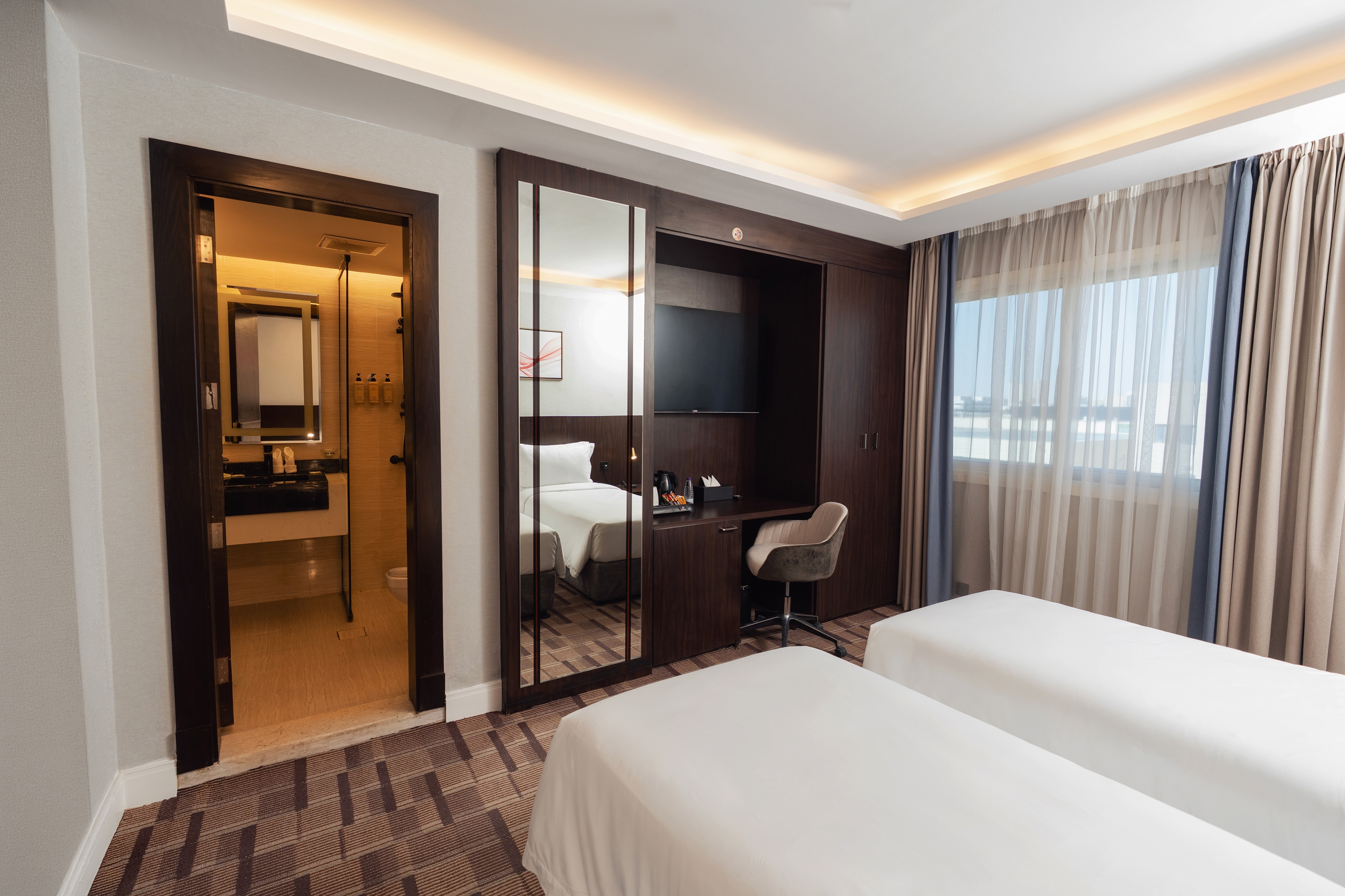 Guest room at the Howard Johnson by Wyndham Riyadh Al Nasiriyah in Riyadh, Other than US/Canada