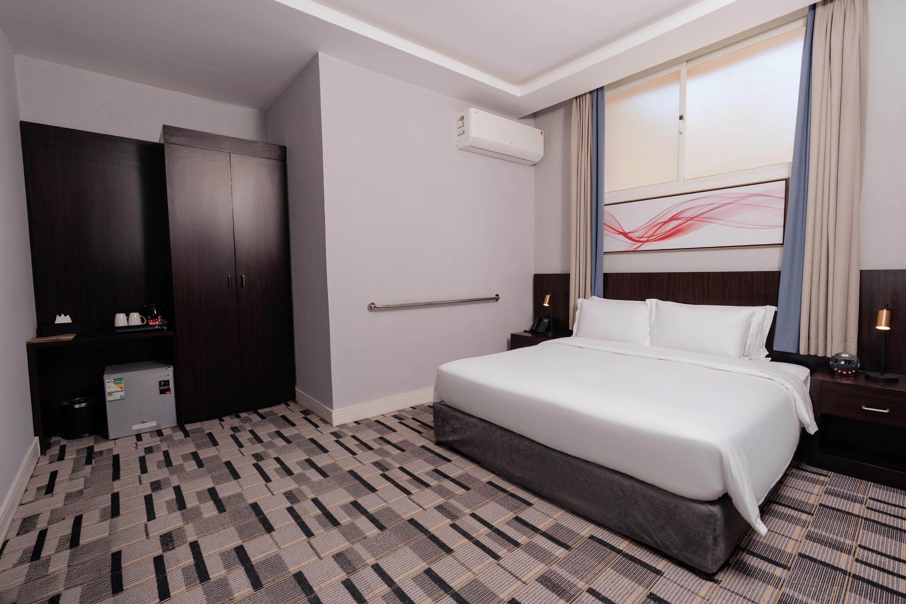 Guest room at the Howard Johnson by Wyndham Riyadh Al Nasiriyah in Riyadh, Other than US/Canada