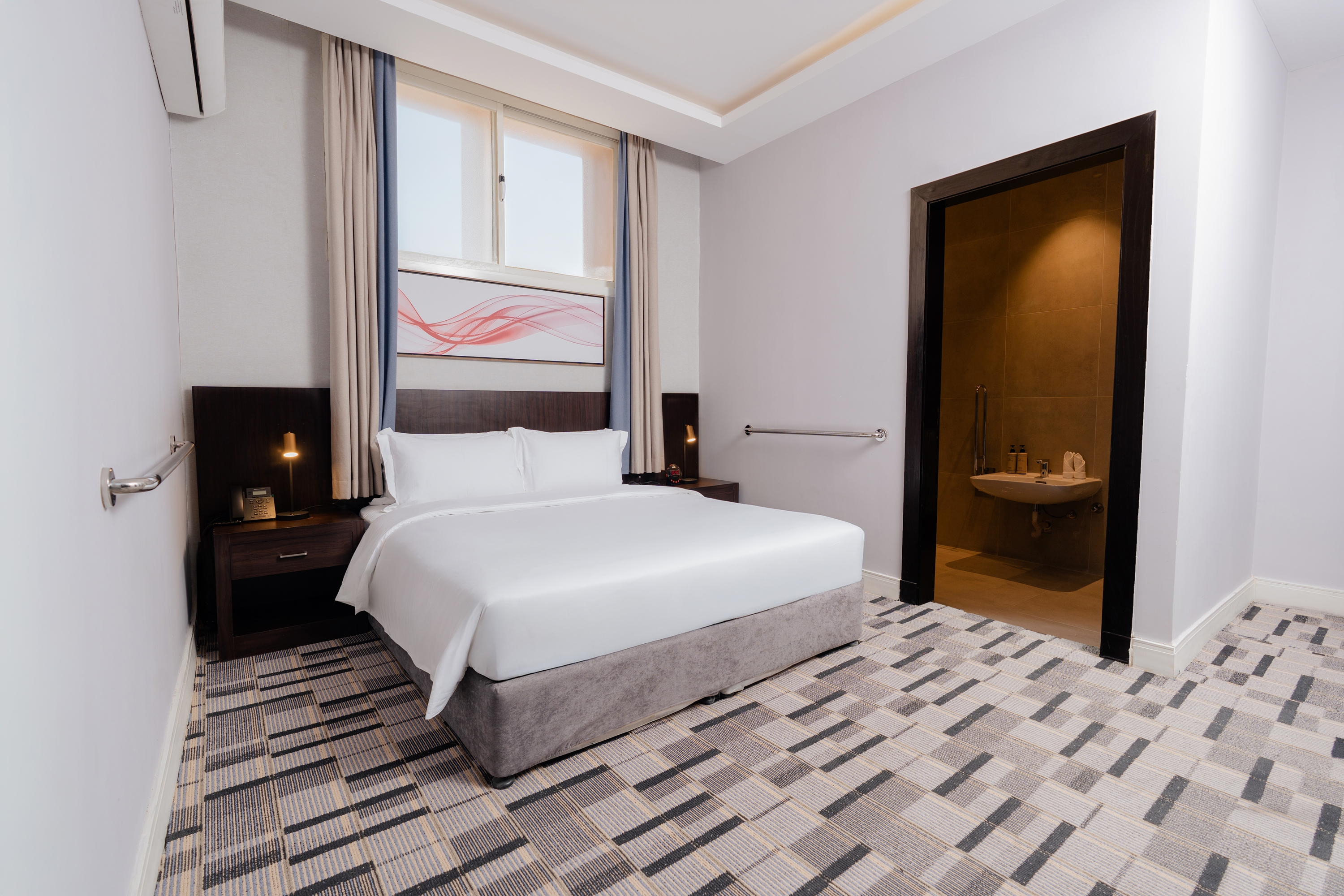 Guest room at the Howard Johnson by Wyndham Riyadh Al Nasiriyah in Riyadh, Other than US/Canada