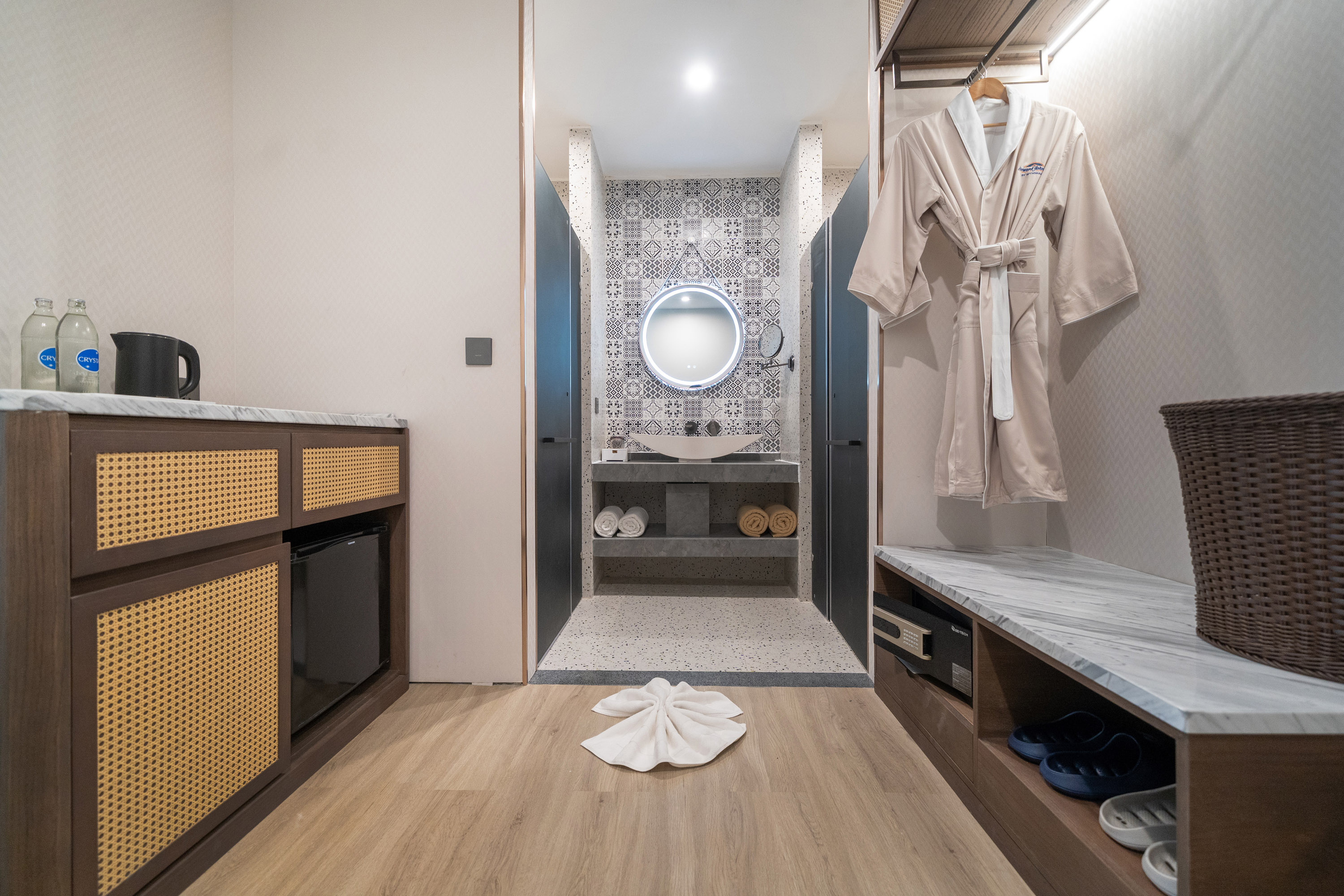 Guest room bath at the Howard Johnson by Wyndham Phuket Naiyang in Thalang, Other than US/Canada