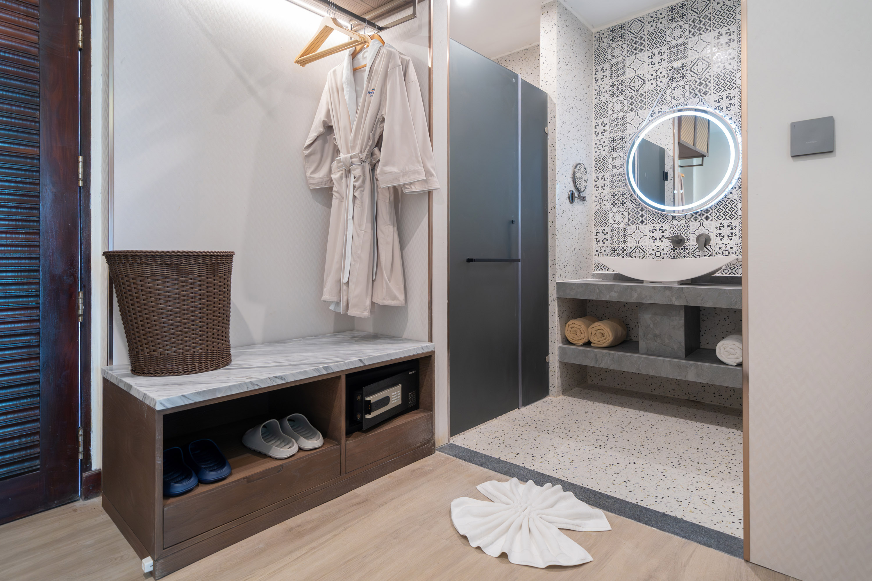 Guest room bath at the Howard Johnson by Wyndham Phuket Naiyang in Thalang, Other than US/Canada