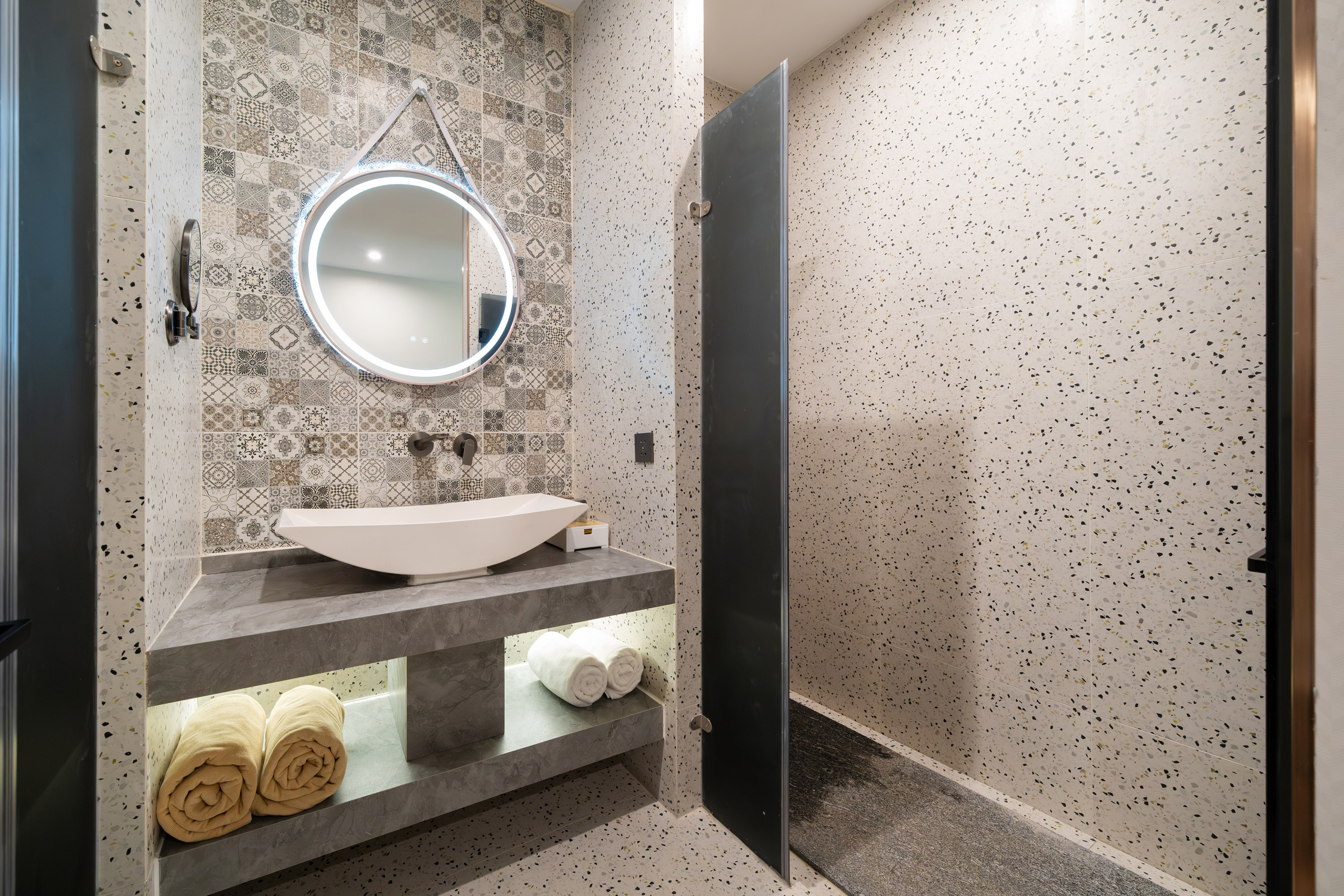 Guest room bath at the Howard Johnson by Wyndham Phuket Naiyang in Thalang, Other than US/Canada