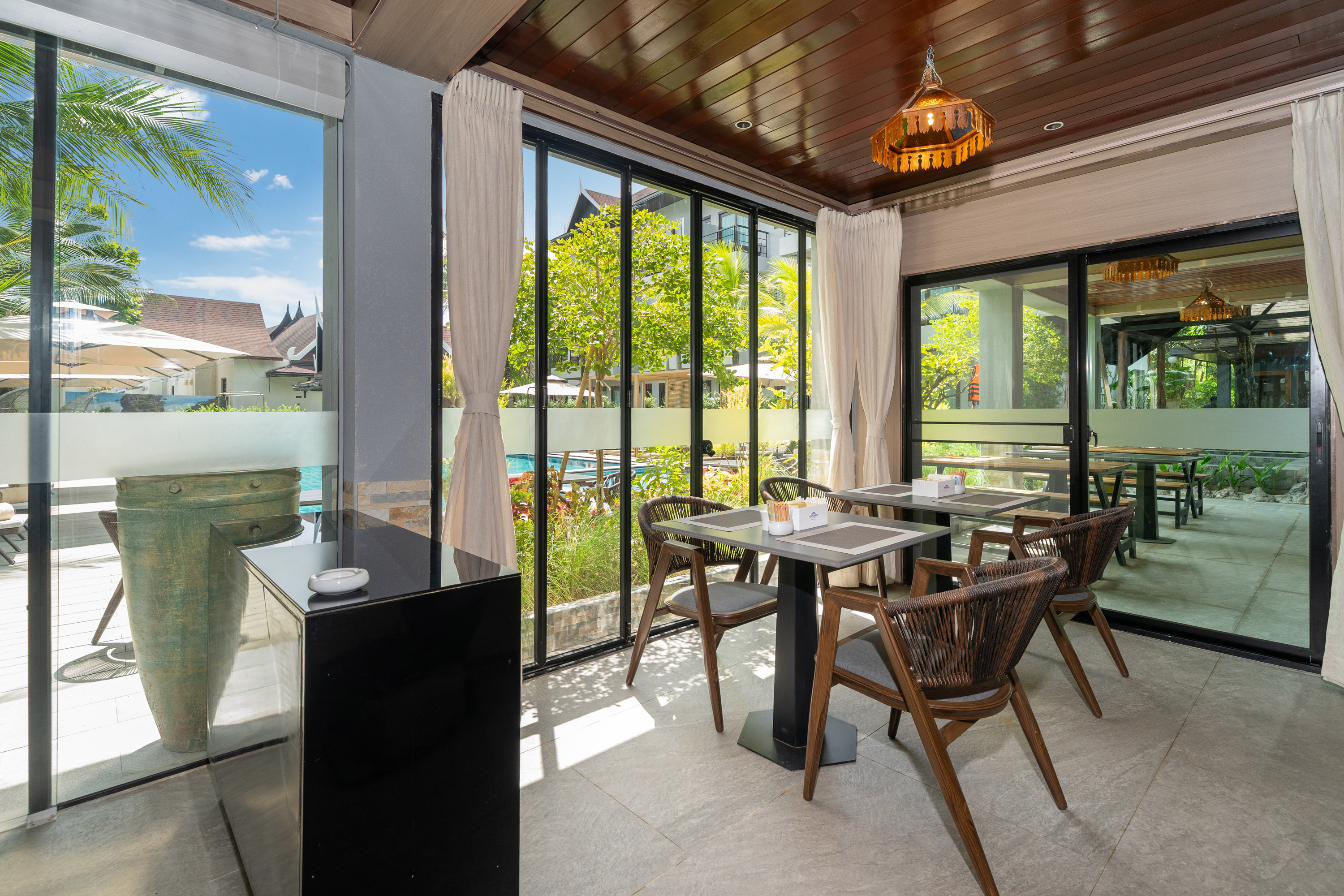 Howard Johnson by Wyndham Phuket Naiyang restaurant in Thalang, Other than US/Canada