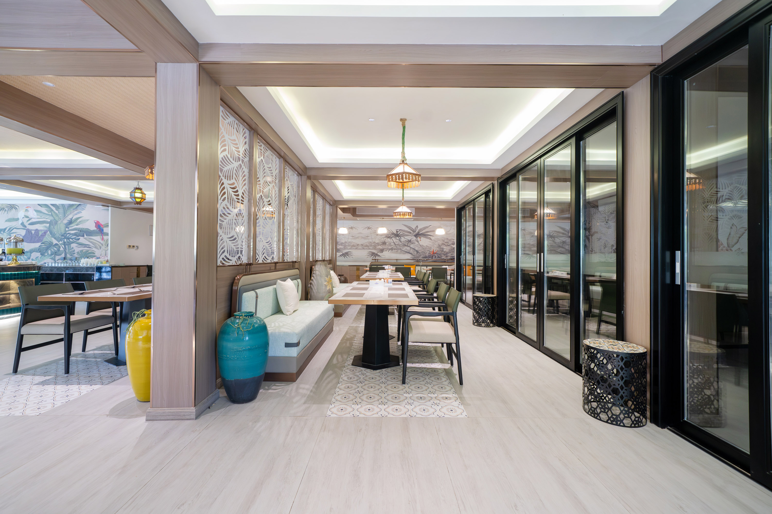 Howard Johnson by Wyndham Phuket Naiyang restaurant in Thalang, Other than US/Canada