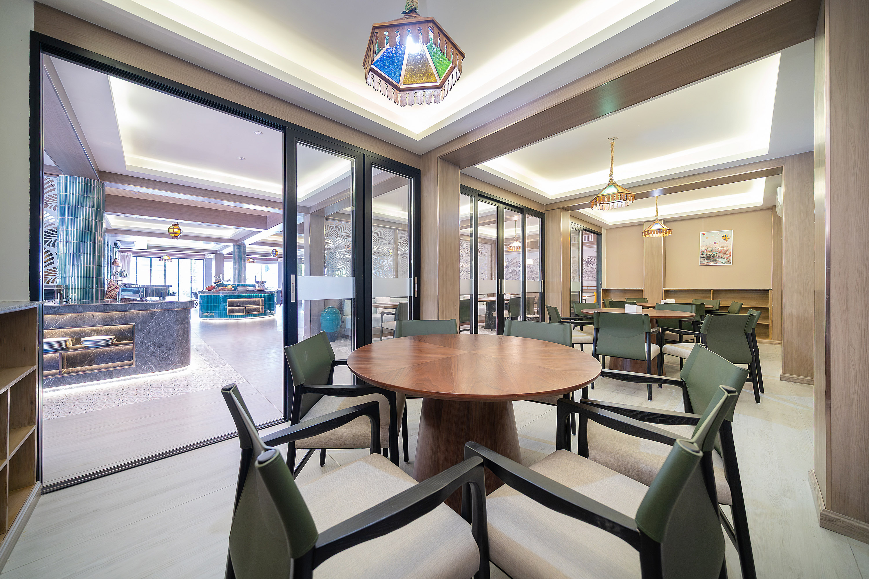 Howard Johnson by Wyndham Phuket Naiyang restaurant in Thalang, Other than US/Canada