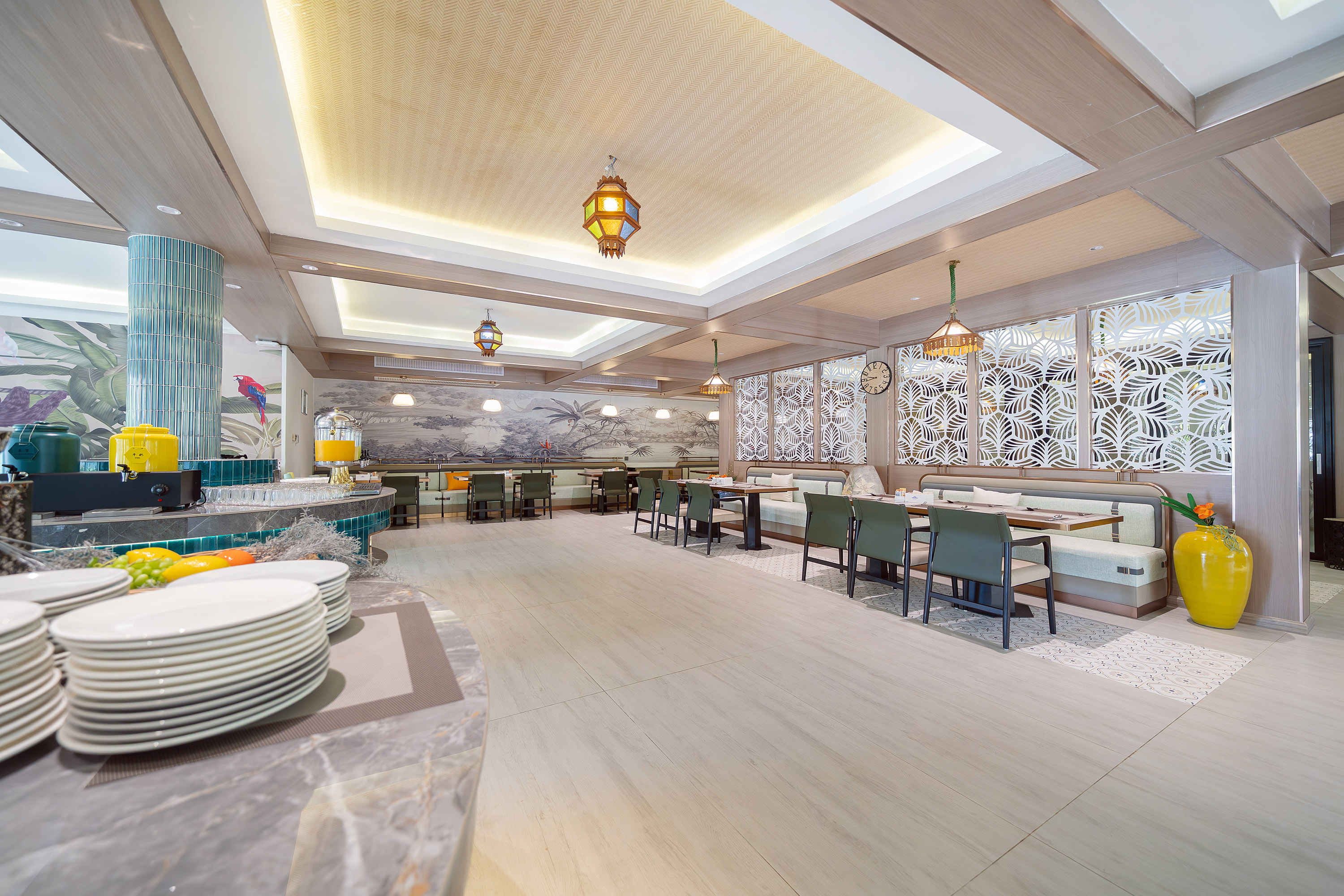 Howard Johnson by Wyndham Phuket Naiyang restaurant in Thalang, Other than US/Canada