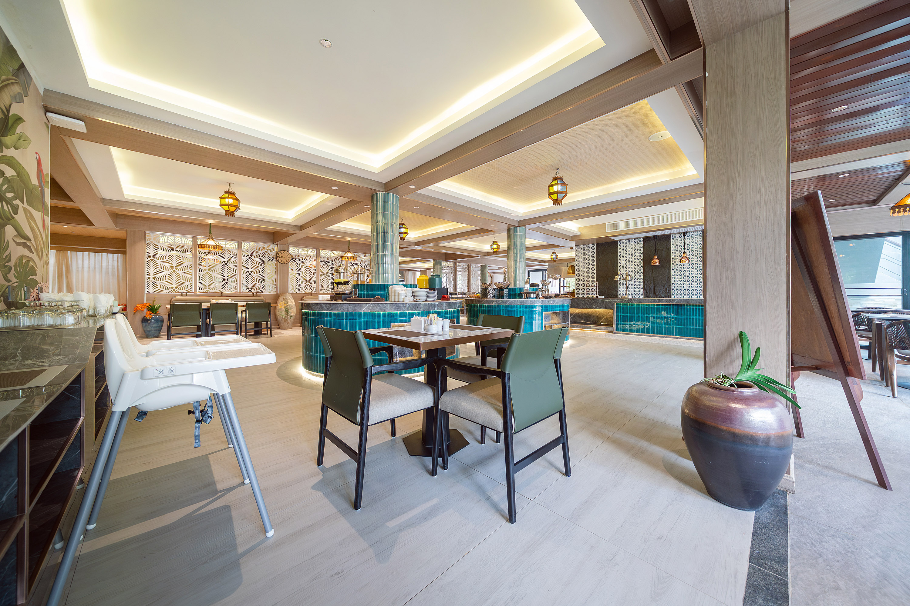 Howard Johnson by Wyndham Phuket Naiyang restaurant in Thalang, Other than US/Canada