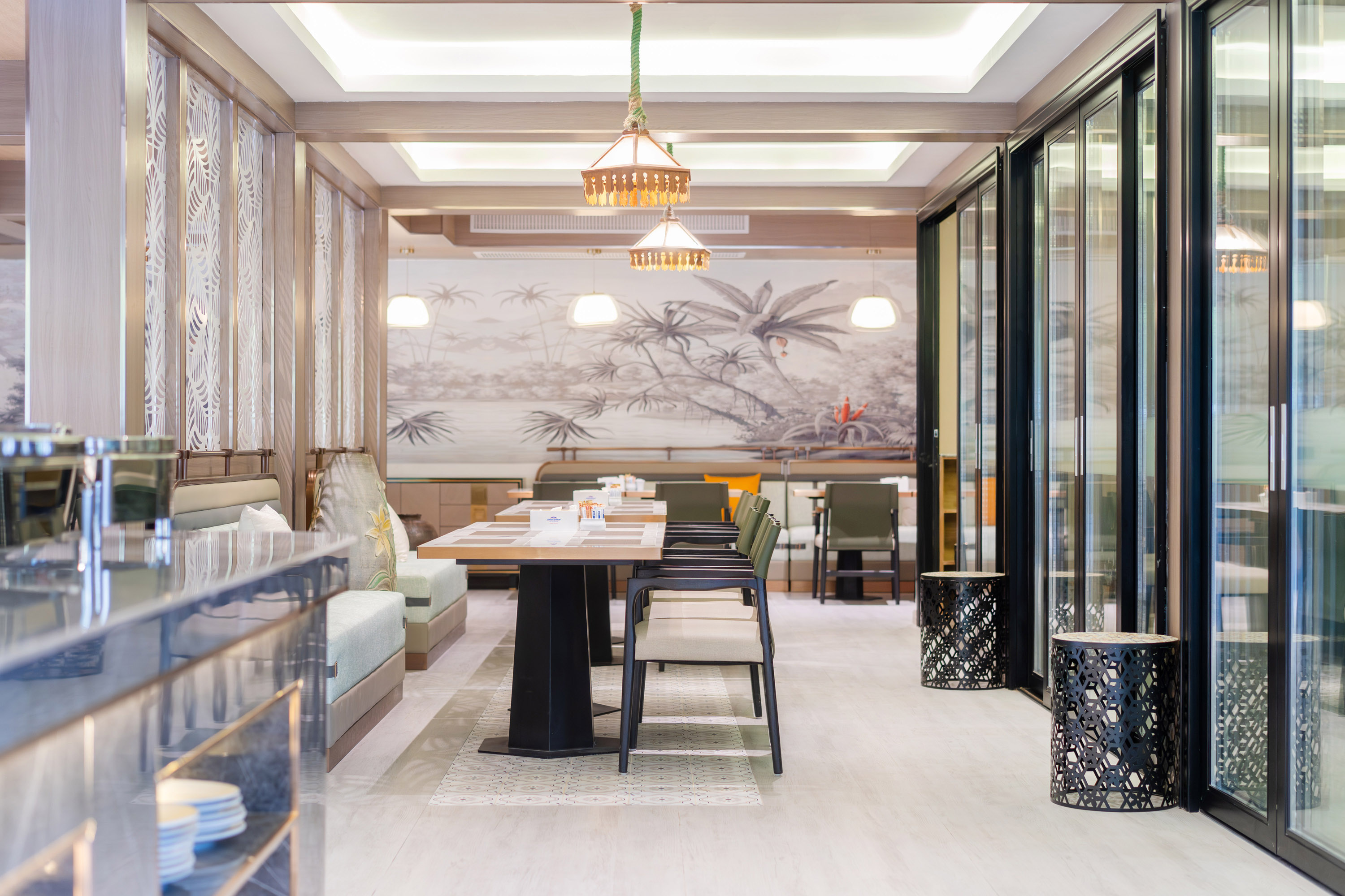 Howard Johnson by Wyndham Phuket Naiyang restaurant in Thalang, Other than US/Canada