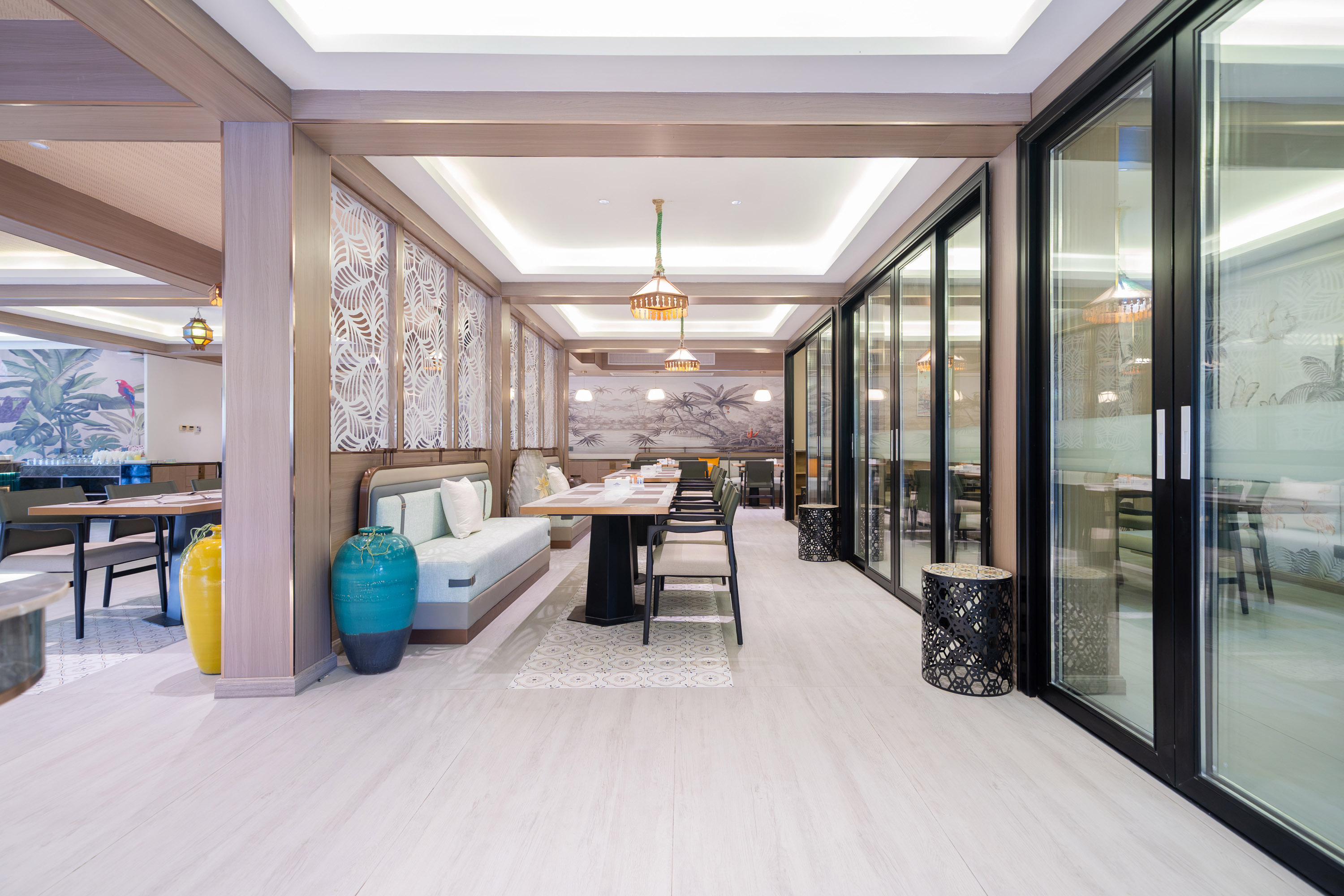 Howard Johnson by Wyndham Phuket Naiyang restaurant in Thalang, Other than US/Canada