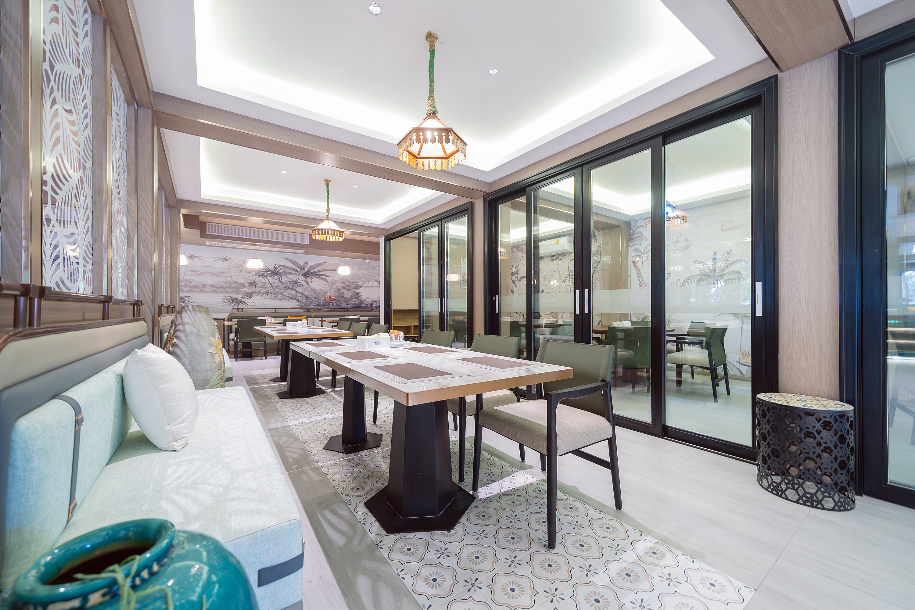 Howard Johnson by Wyndham Phuket Naiyang restaurant in Thalang, Other than US/Canada