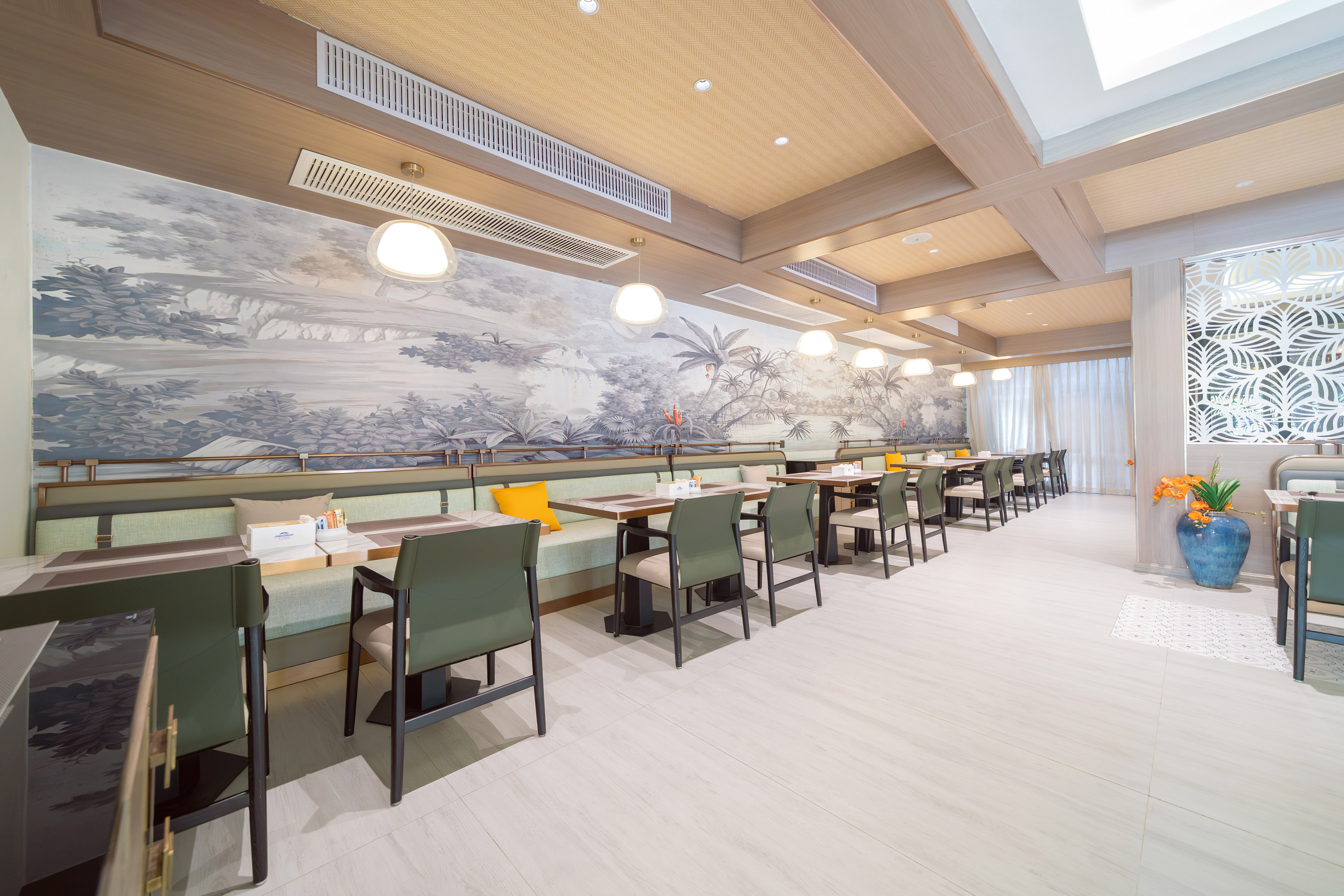 Howard Johnson by Wyndham Phuket Naiyang restaurant in Thalang, Other than US/Canada