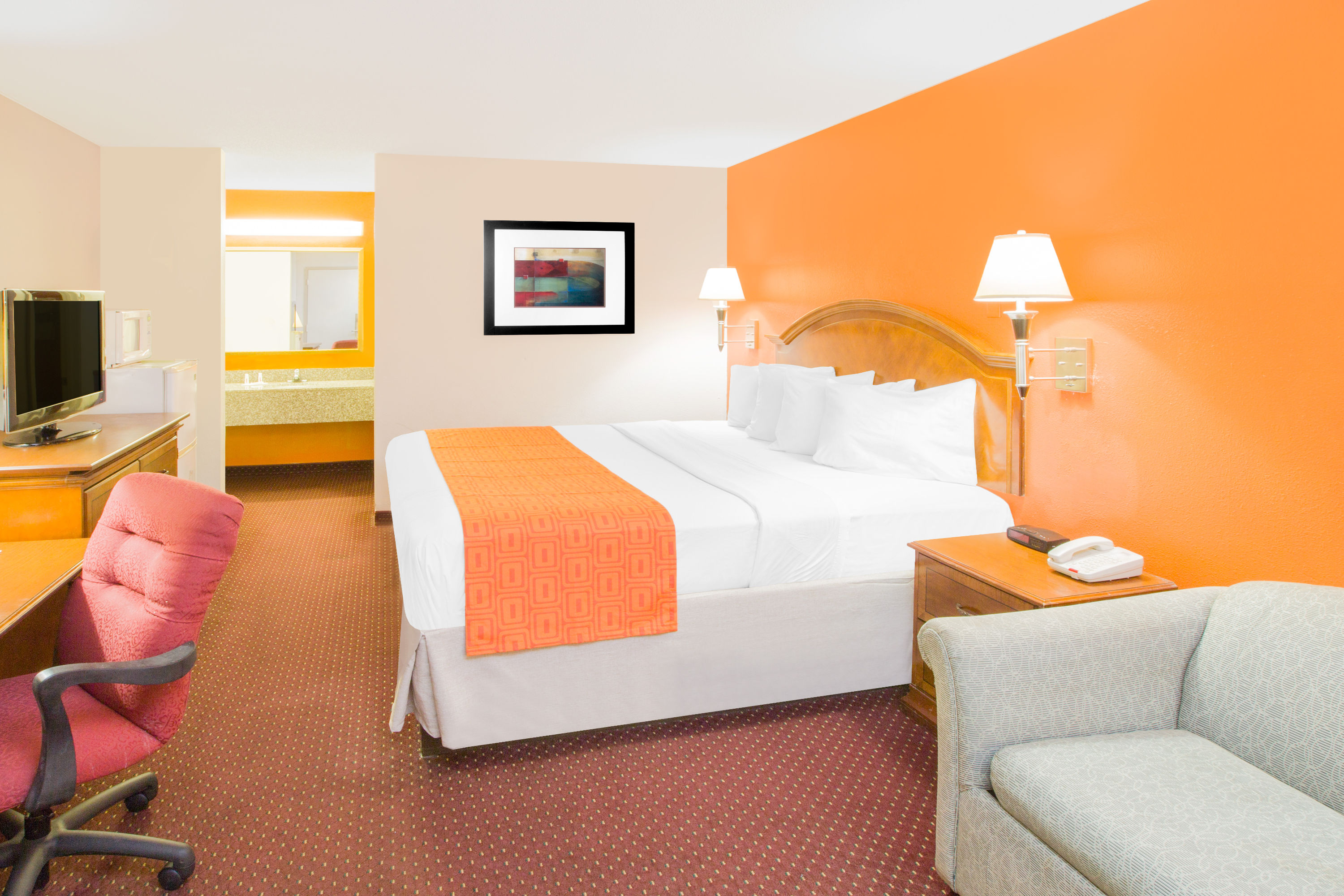 Guest room at the Howard Johnson by Wyndham Dothan in Dothan, Alabama