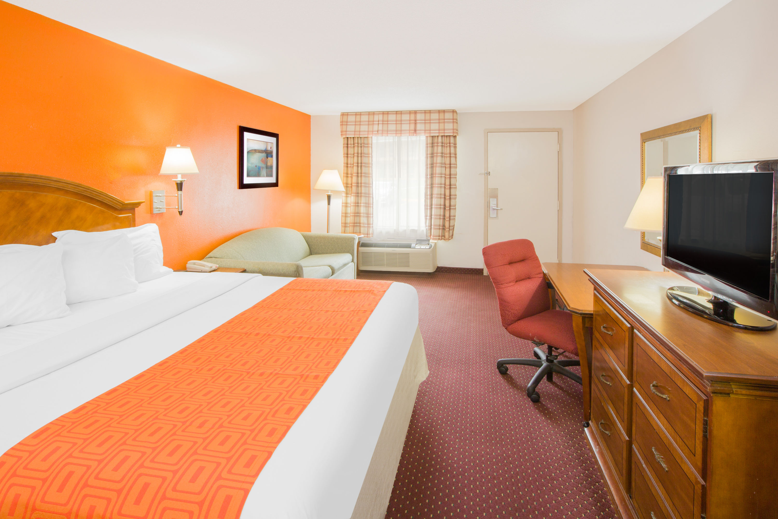 Guest room at the Howard Johnson by Wyndham Dothan in Dothan, Alabama