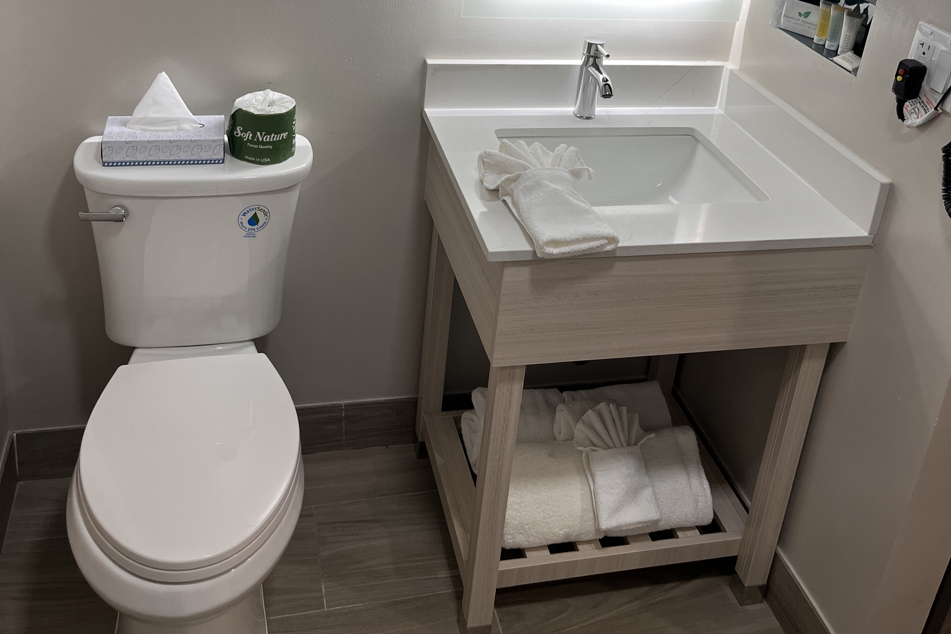 Guest room bath at the Howard Johnson by Wyndham Flagstaff University West in Flagstaff, Arizona