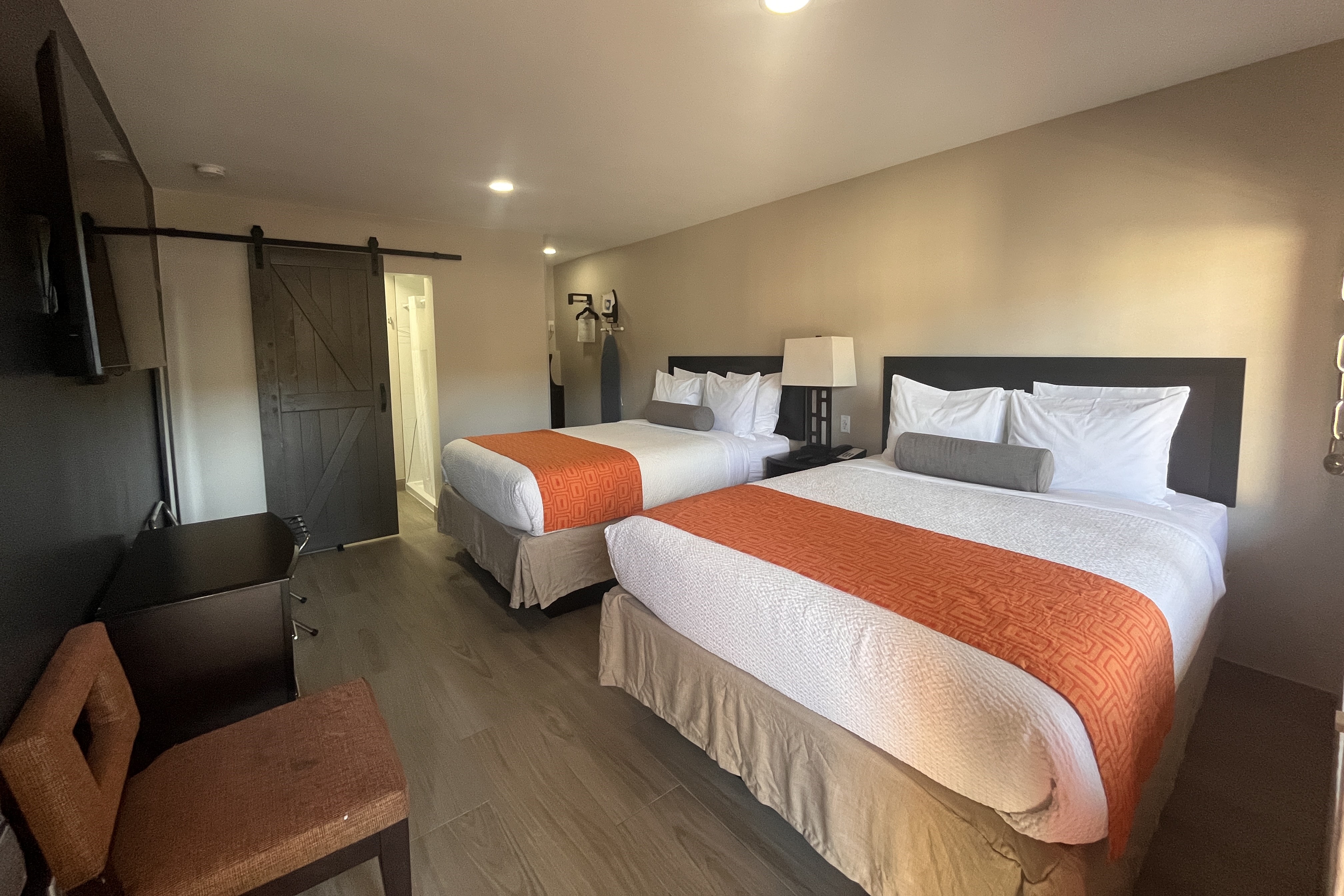 Guest room at the Howard Johnson by Wyndham Flagstaff University West in Flagstaff, Arizona