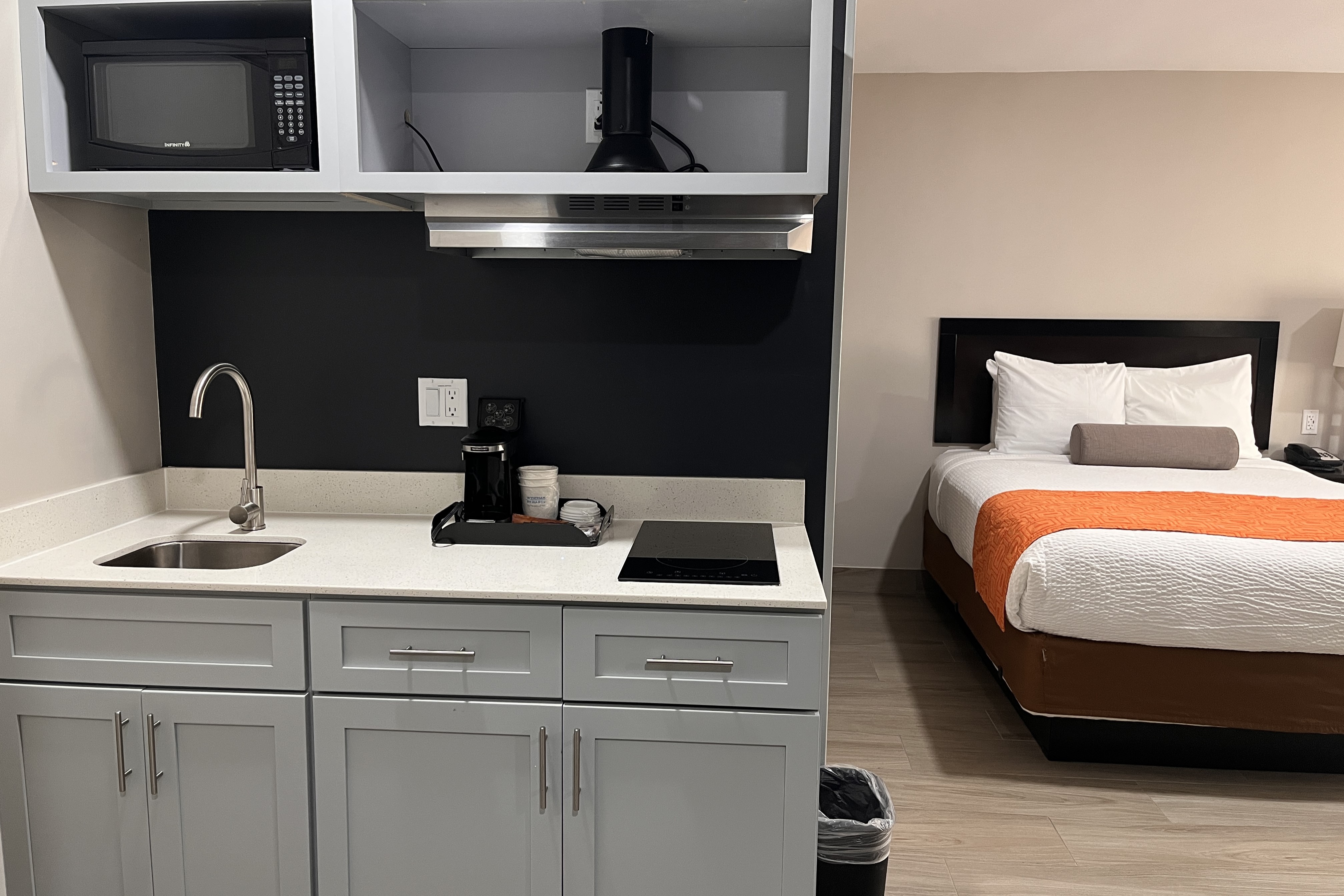 Guest room at the Howard Johnson by Wyndham Flagstaff University West in Flagstaff, Arizona