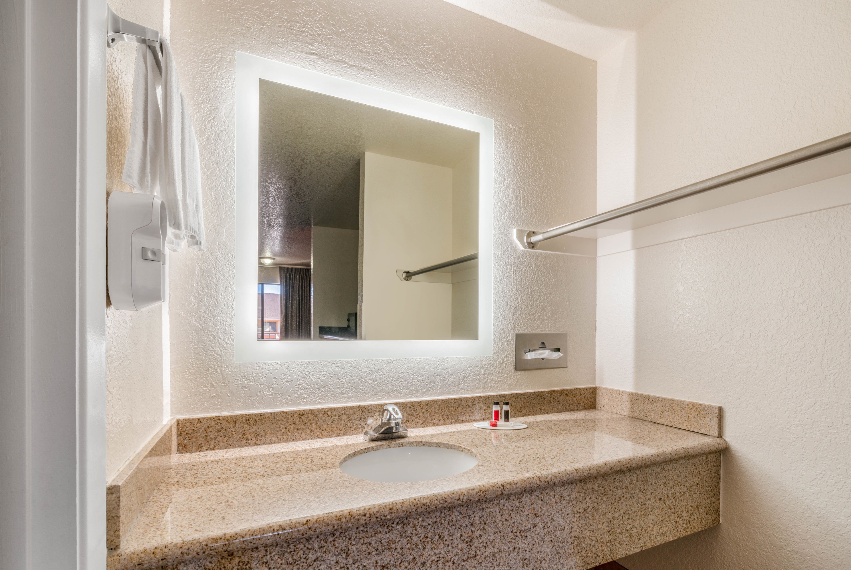 Guest room bath at the Howard Johnson by Wyndham Holbrook in Holbrook, Arizona