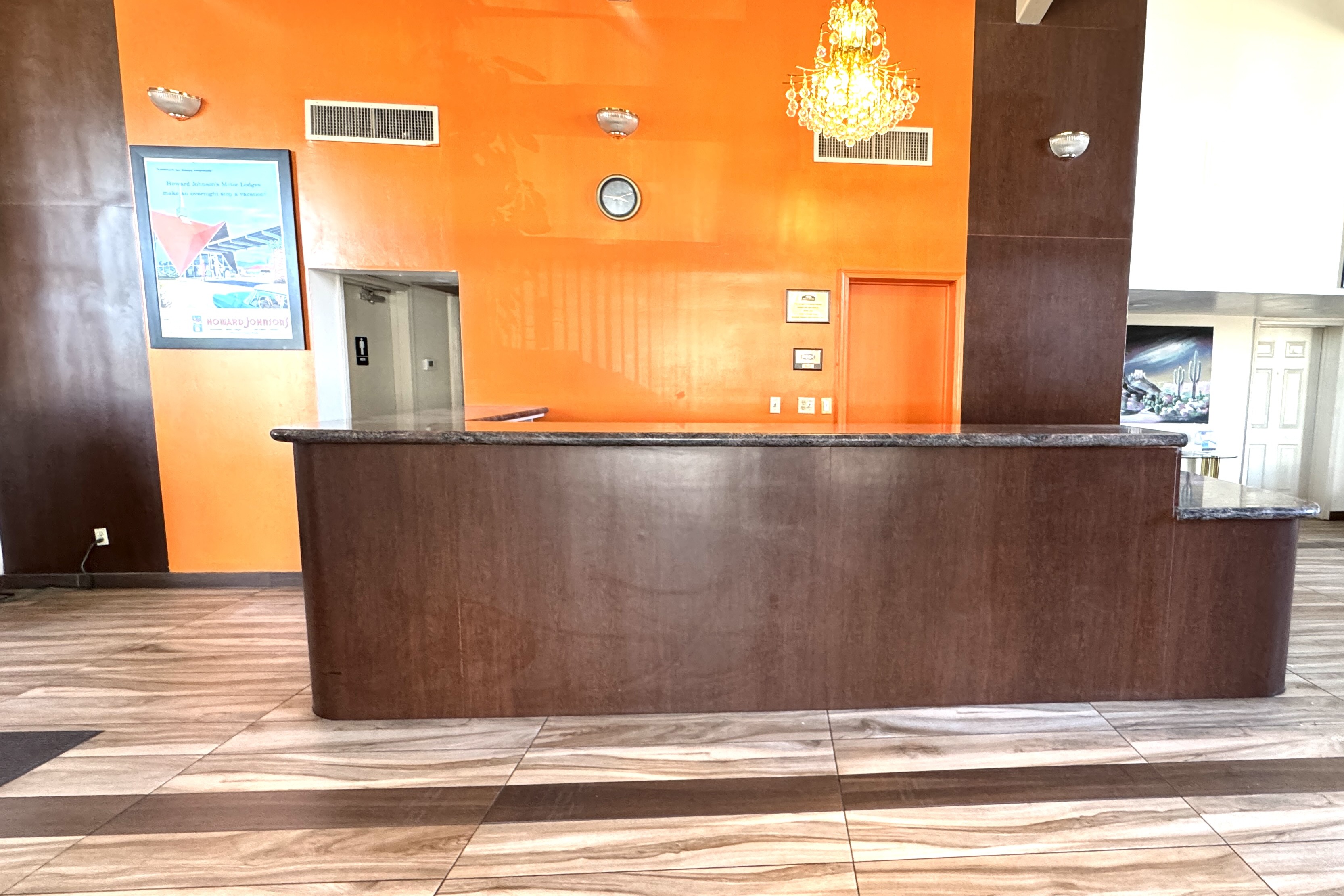 Howard Johnson by Wyndham Phoenix Airport/Downtown Area reception in Phoenix, Arizona