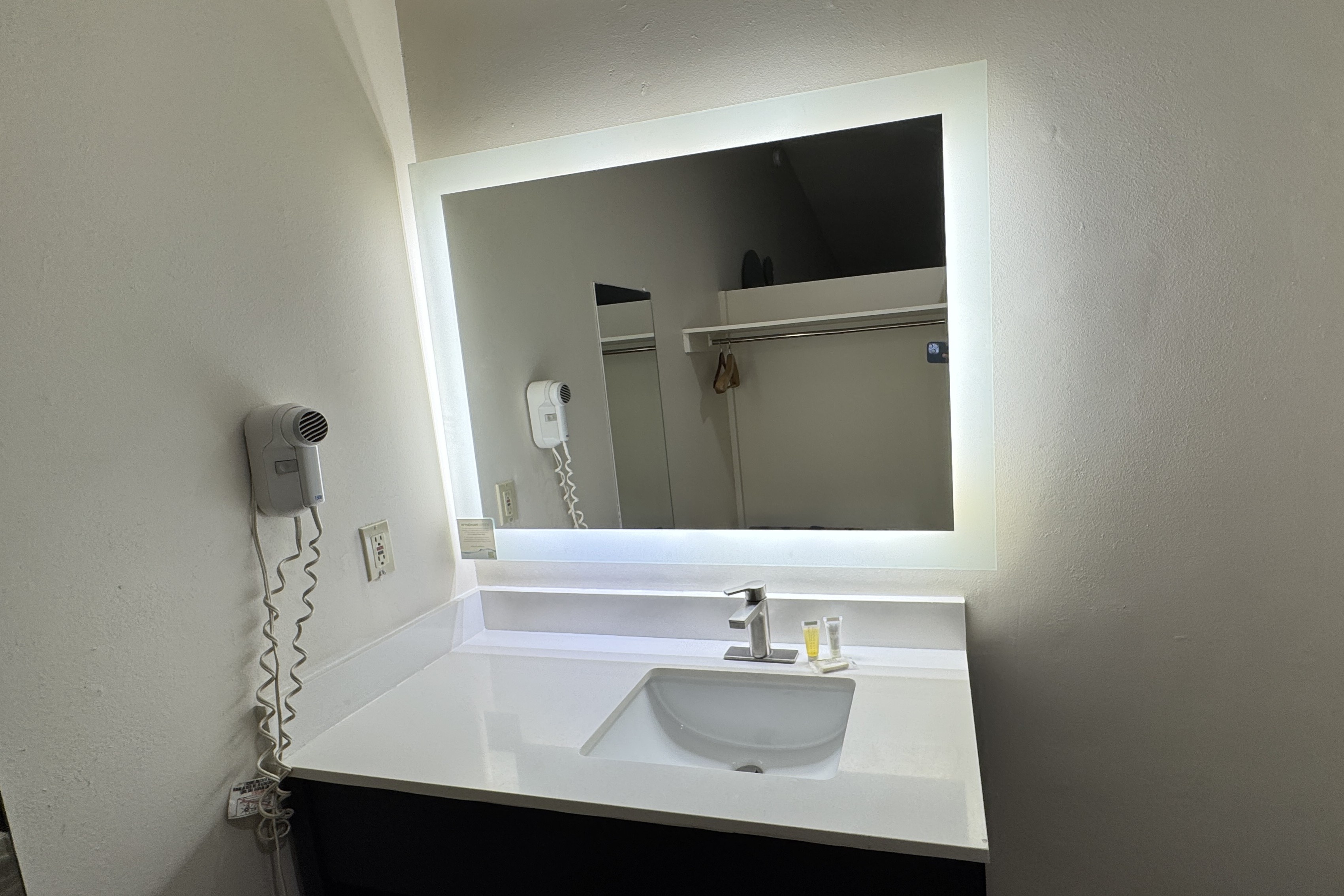 Guest room bath at the Howard Johnson by Wyndham Phoenix Airport/Downtown Area in Phoenix, Arizona