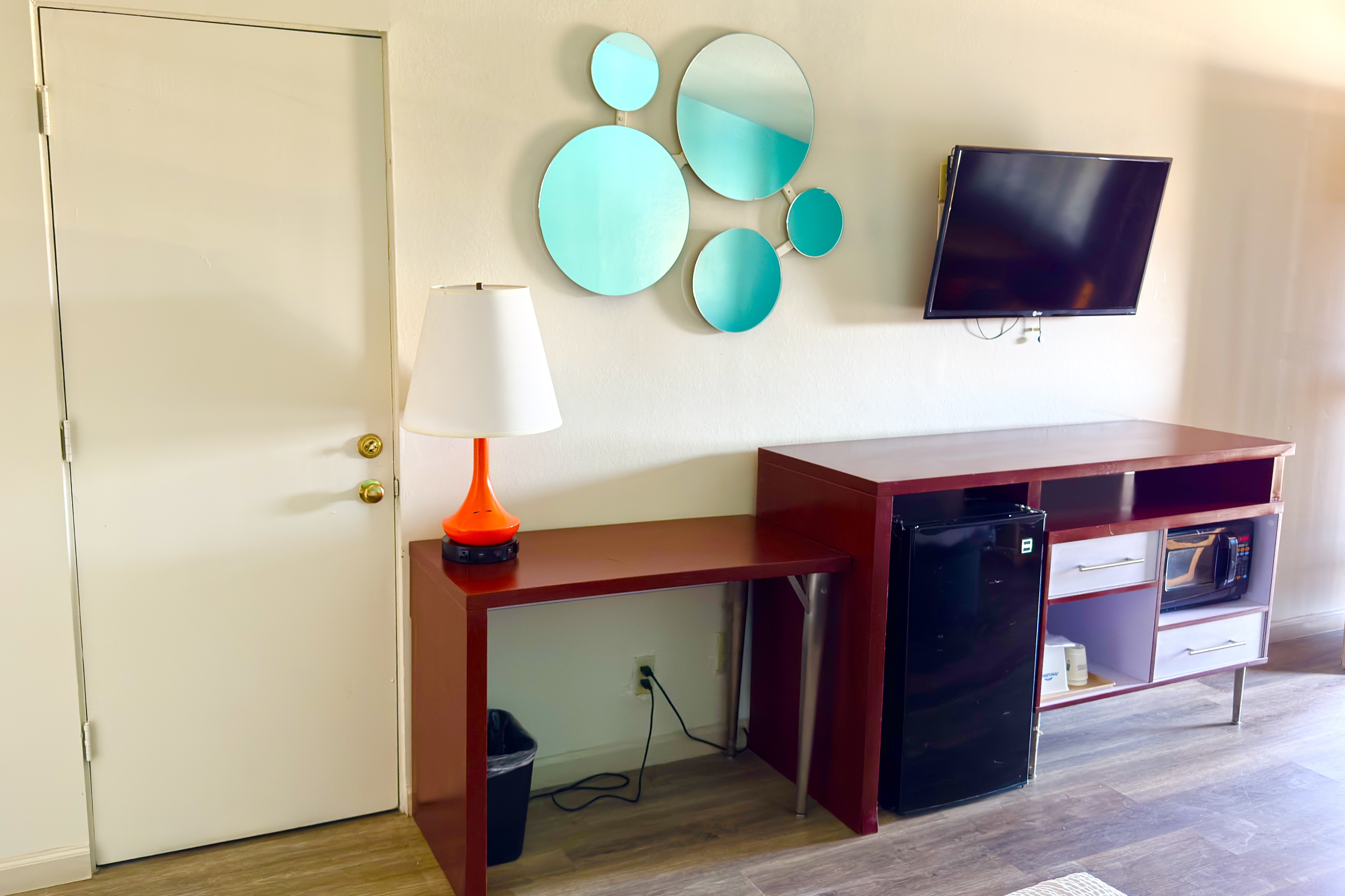 Guest room at the Howard Johnson by Wyndham Phoenix Airport/Downtown Area in Phoenix, Arizona