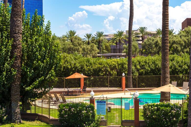Howard Johnson Phoenix Airport Downtown Area Hotels Az Pool At The Howard Johnson Phoenix Airport Downtown Area In Arizona