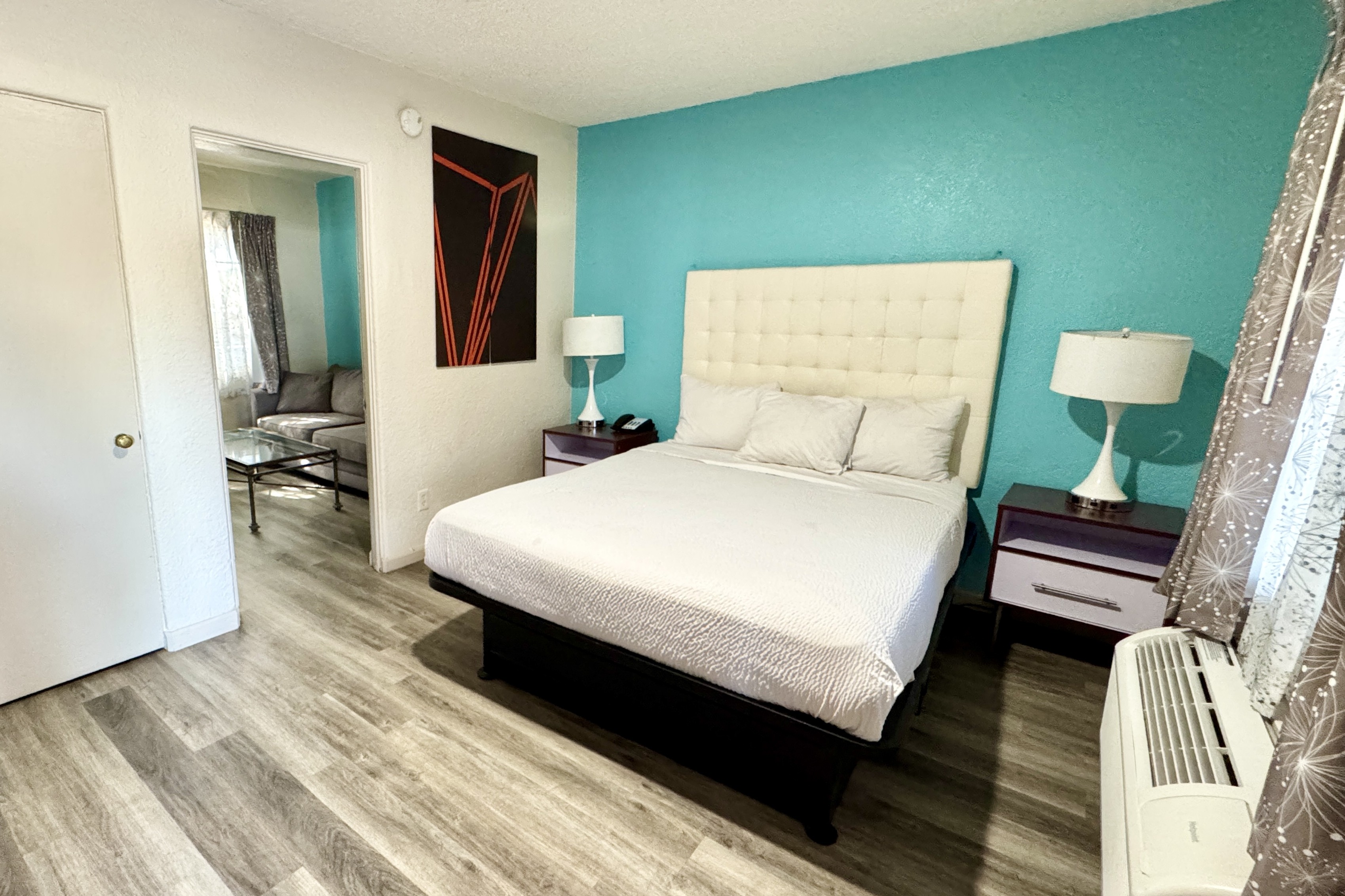 Howard Johnson by Wyndham Phoenix Airport/Downtown Area suite in Phoenix, Arizona