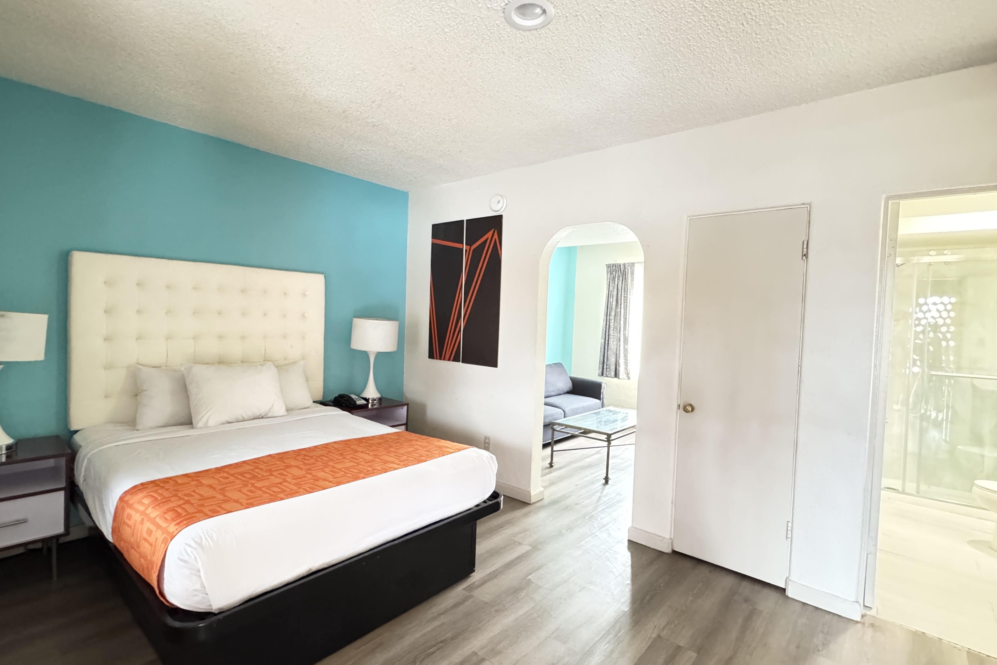 Howard Johnson by Wyndham Phoenix Airport/Downtown Area suite in Phoenix, Arizona