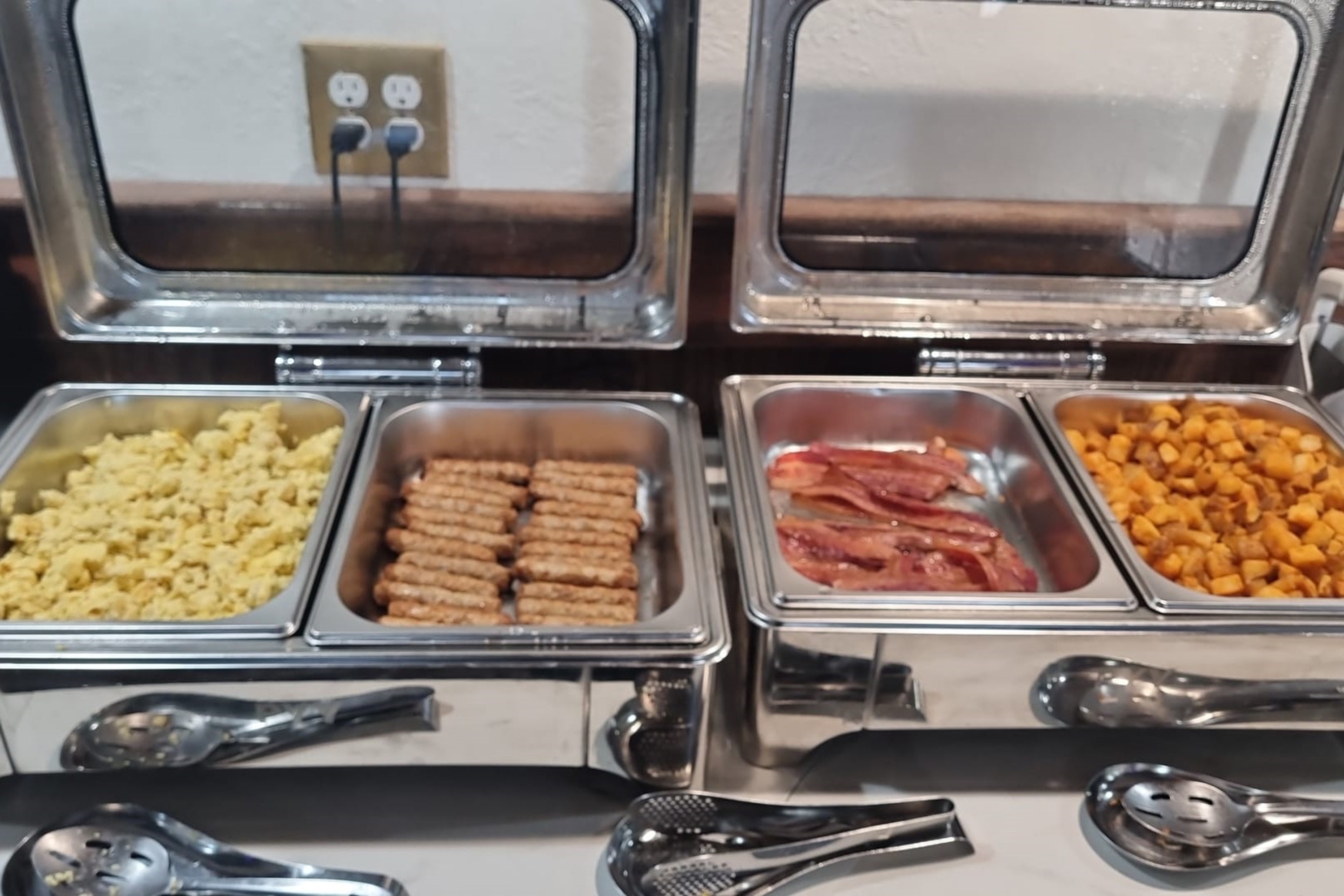 Free breakfast at Howard Johnson by Wyndham Springerville in Springerville, Arizona