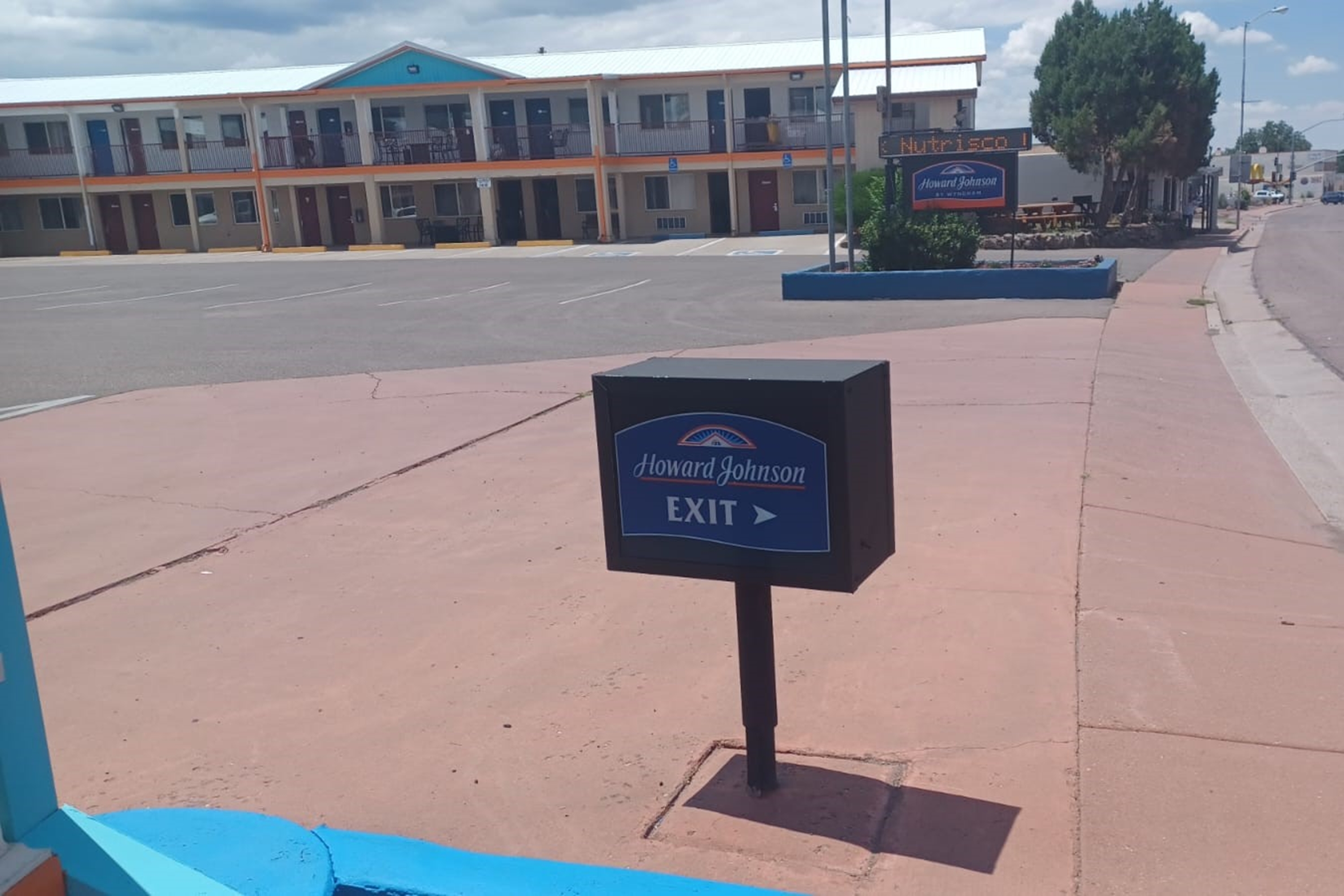 Exterior of Howard Johnson by Wyndham Springerville hotel in Springerville, Arizona