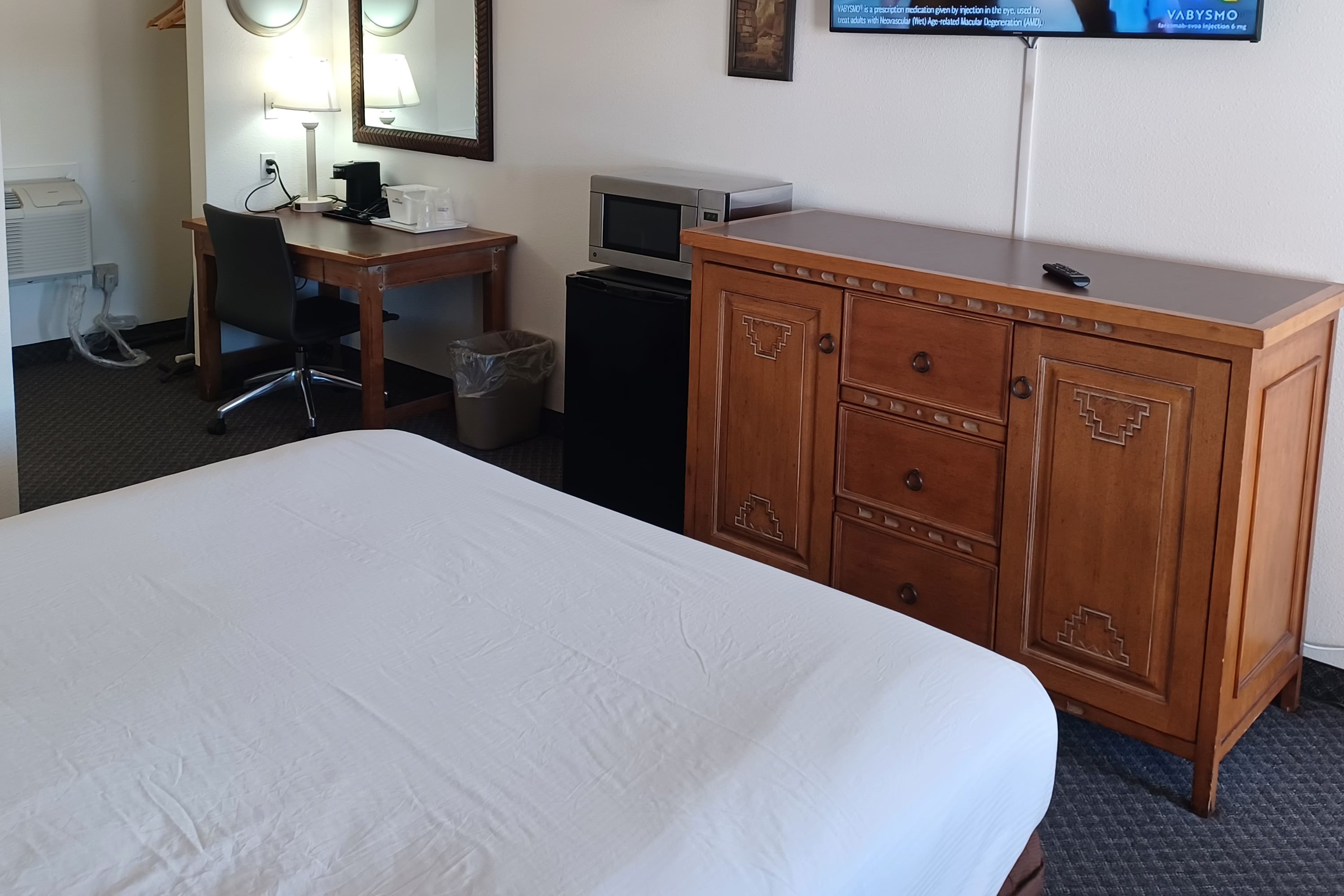Guest room at the Howard Johnson by Wyndham Springerville in Springerville, Arizona