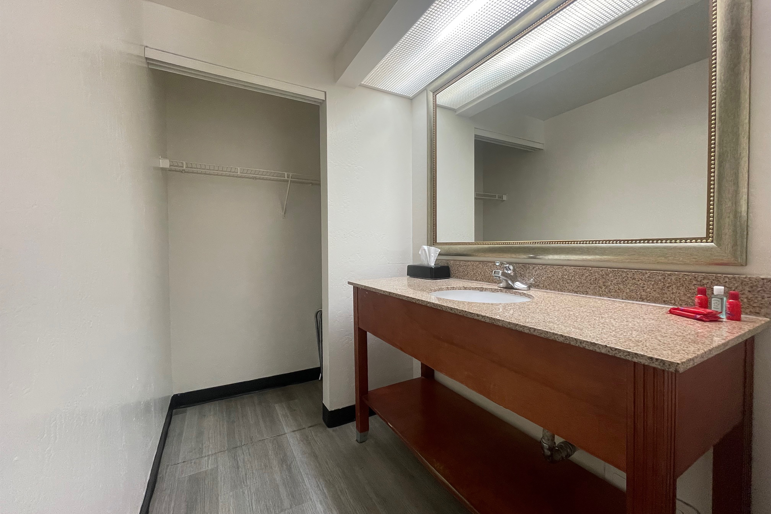 Guest room at the Howard Johnson by Wyndham Tempe University/Phoenix in Tempe, Arizona