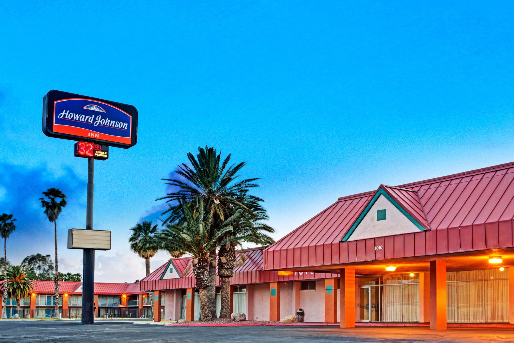 Exterior of Howard Johnson Inn - Tucson Downtown hotel in Tucson, Arizona Exterior of Howard Johnson Inn - Tucson Downtown hotel in Tucson, Arizona