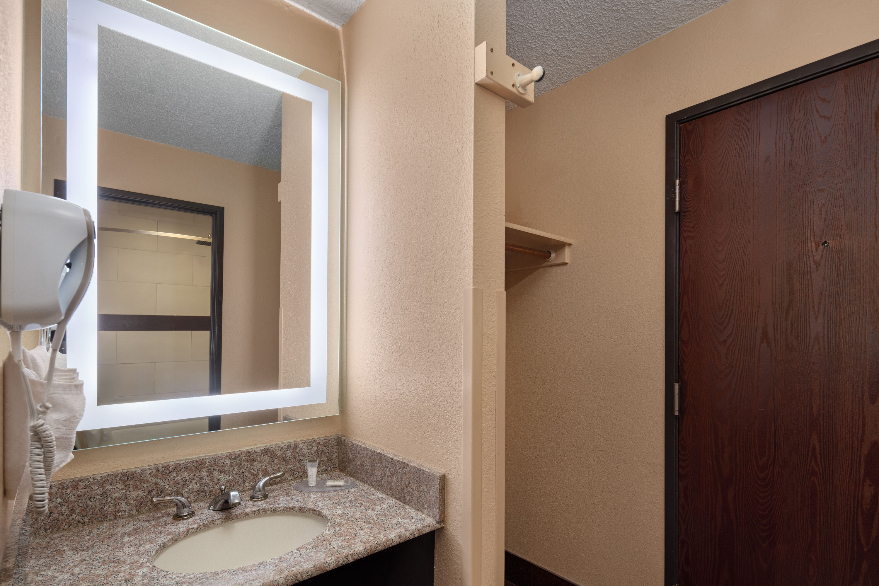 Guest room bath at the Howard Johnson by Wyndham Williams in Williams, Arizona