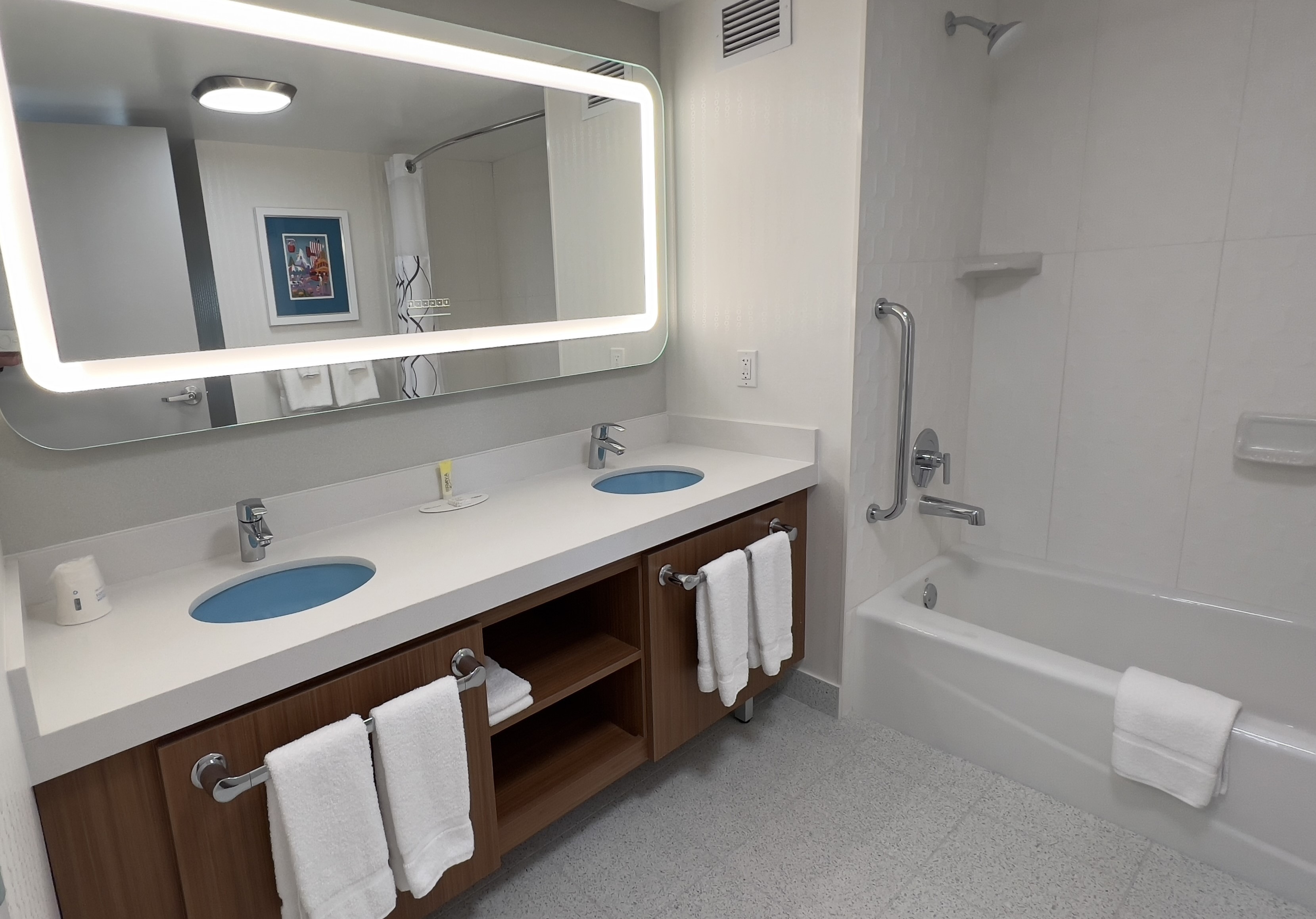 Guest room bath at the Howard Johnson by Wyndham Anaheim Hotel & Water Playground in Anaheim, California