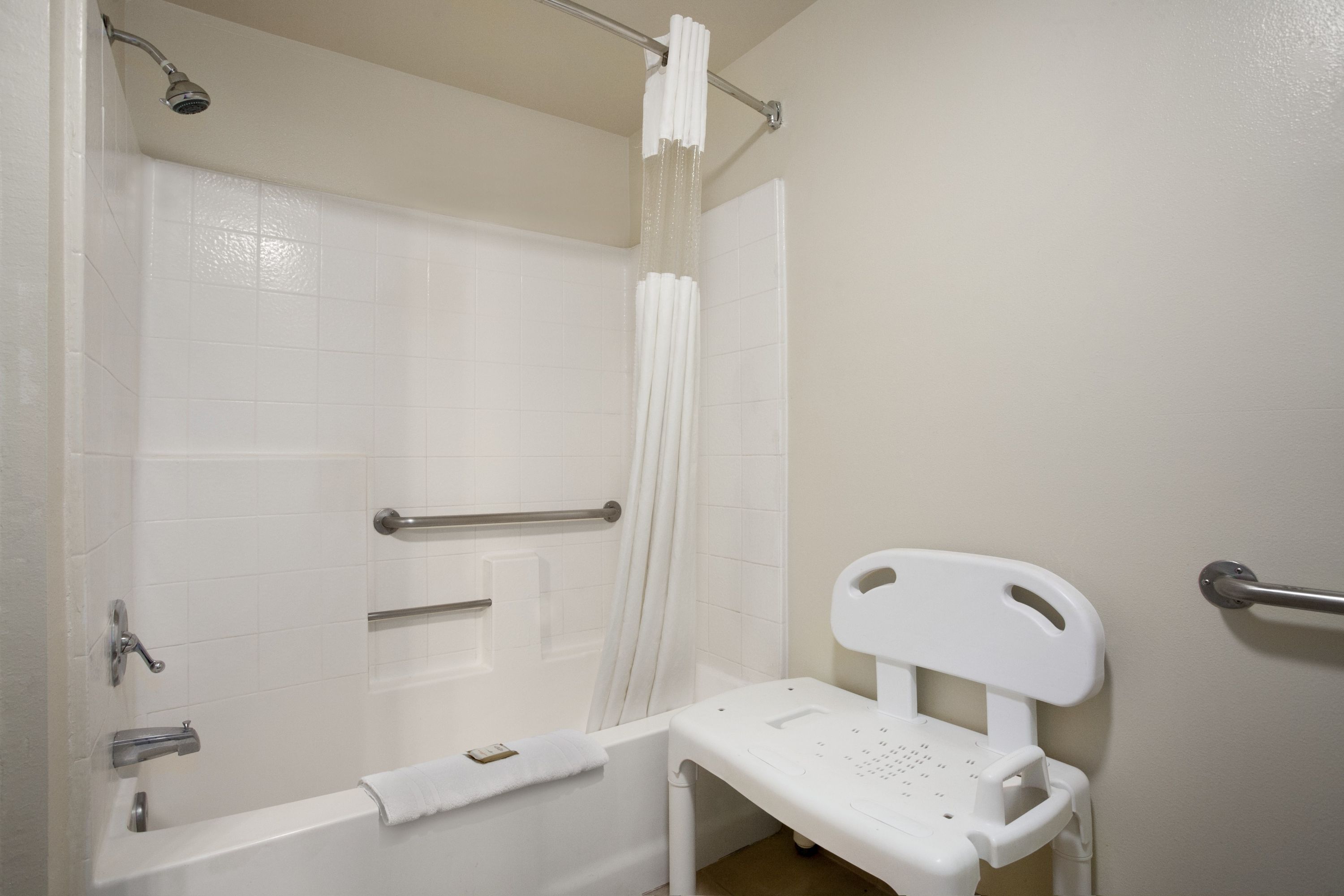 Guest room at the Howard Johnson by Wyndham Buena Park in Buena Park, California