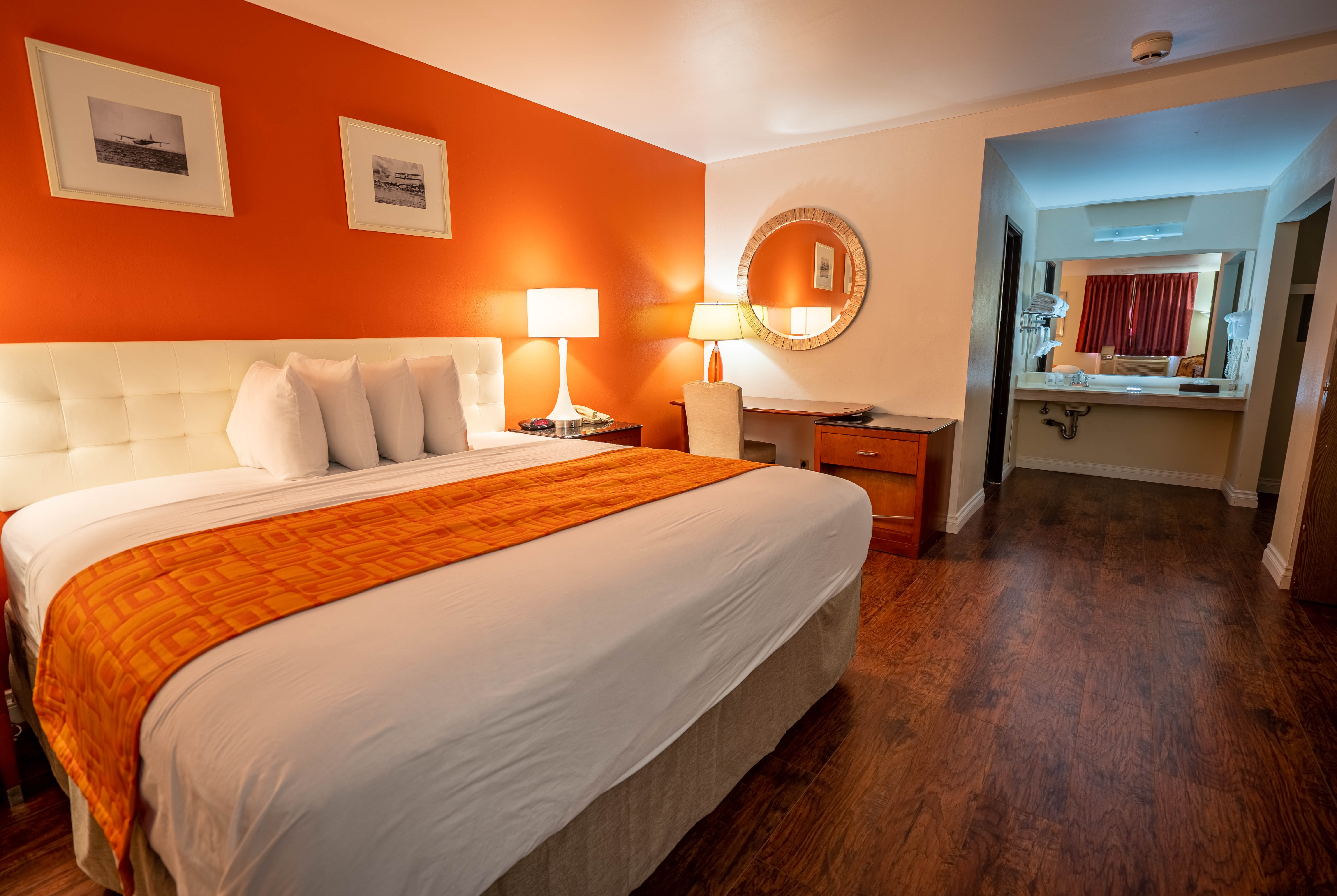 Howard Johnson by Wyndham Buena Park suite in Buena Park, California