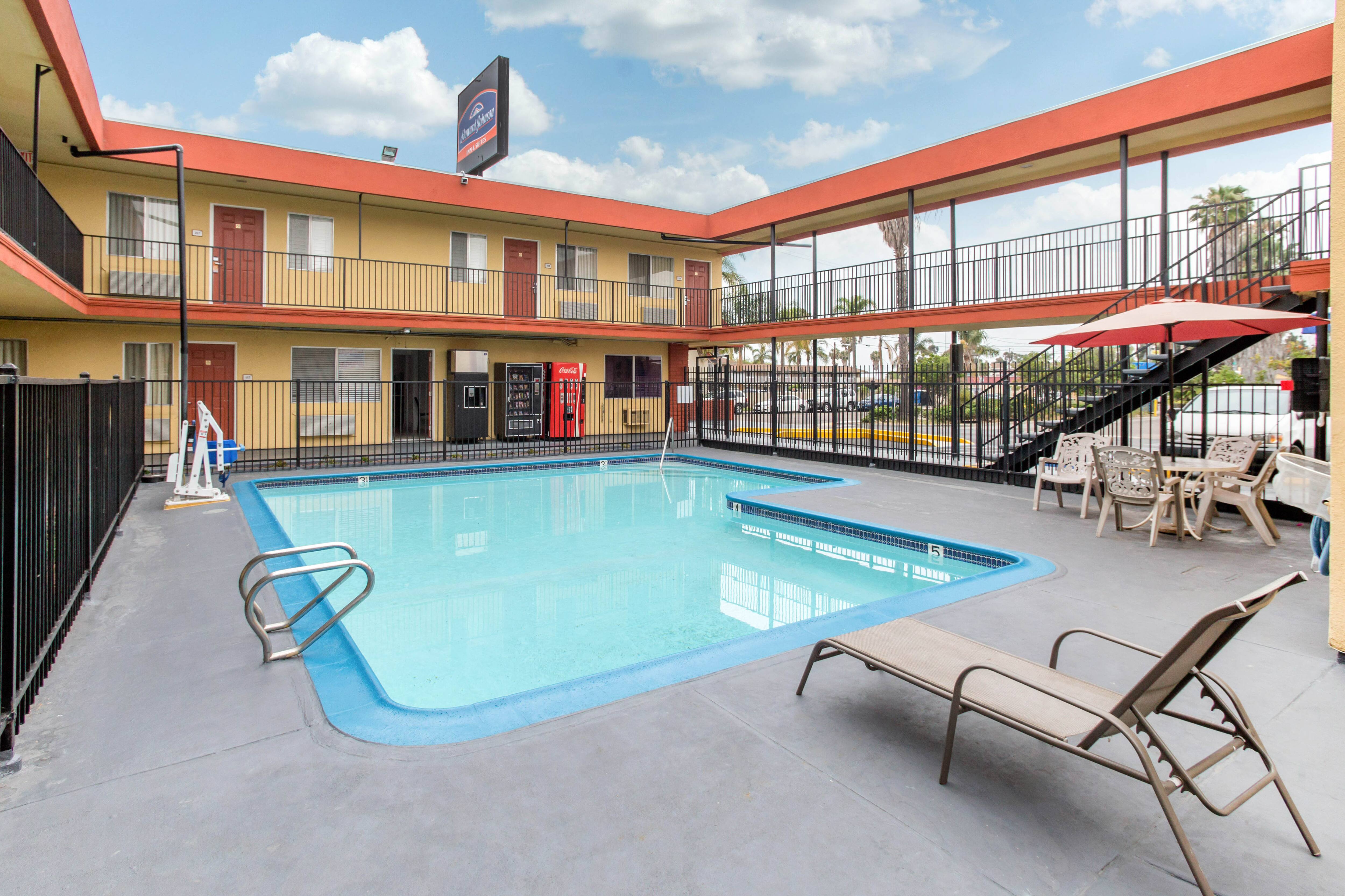 Howard Johnson by Wyndham Chula Vista San Diego Suite Hotel | Chula Vista,  CA Hotels