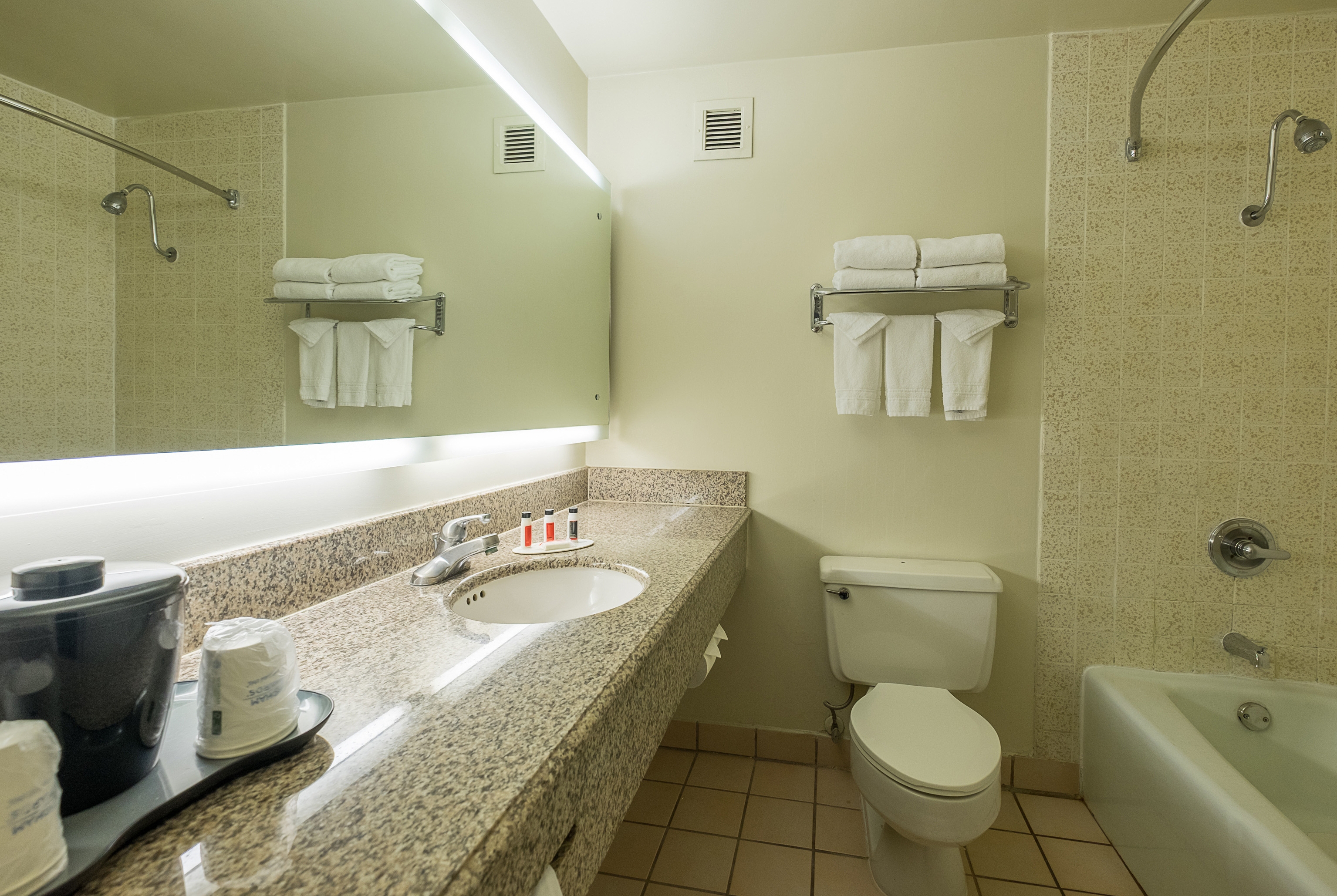 Howard Johnson By Wyndham Fullerton Anaheim Conference