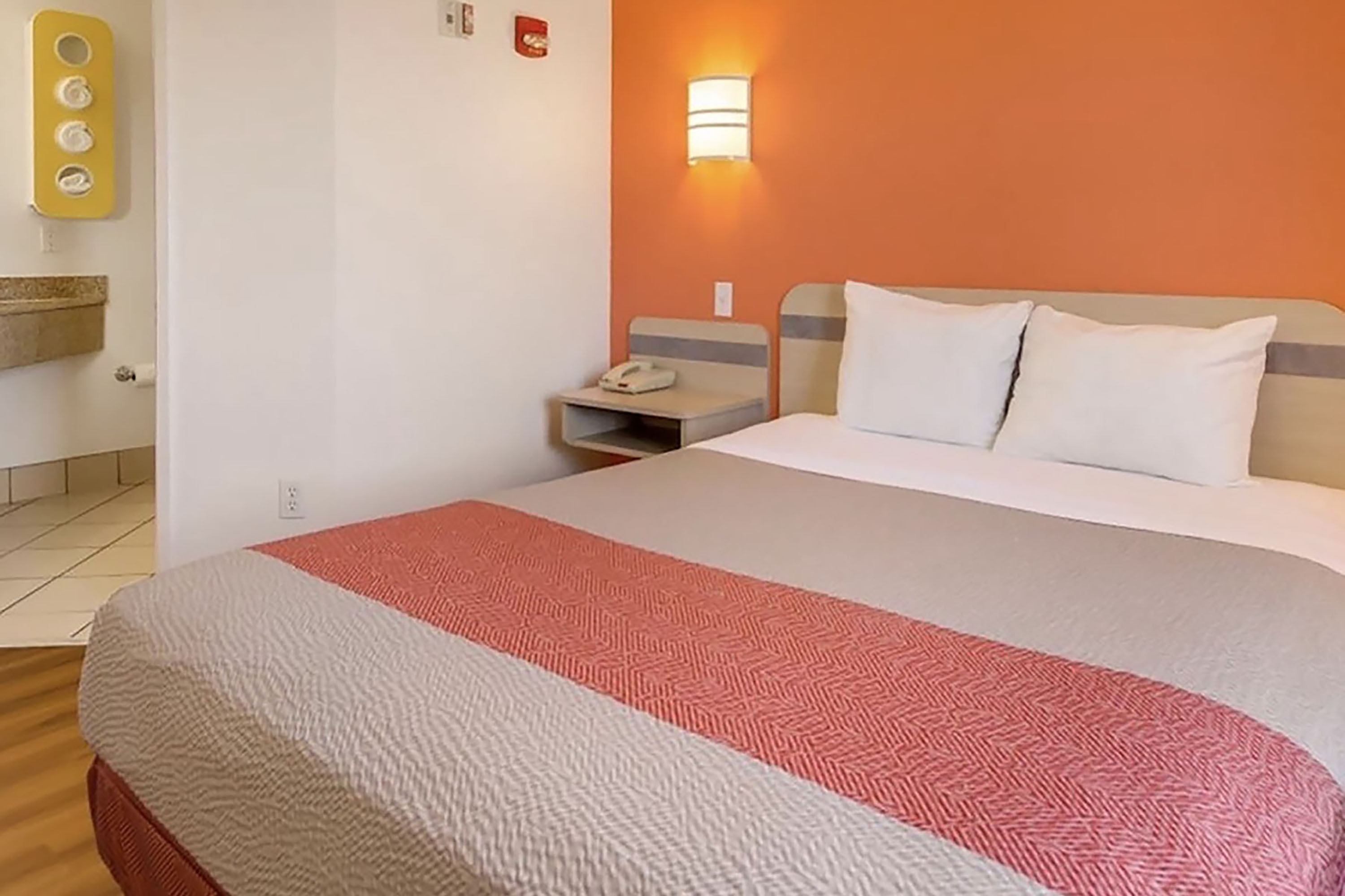Guest room at the Howard Johnson by Wyndham Lemoore in Lemoore, California