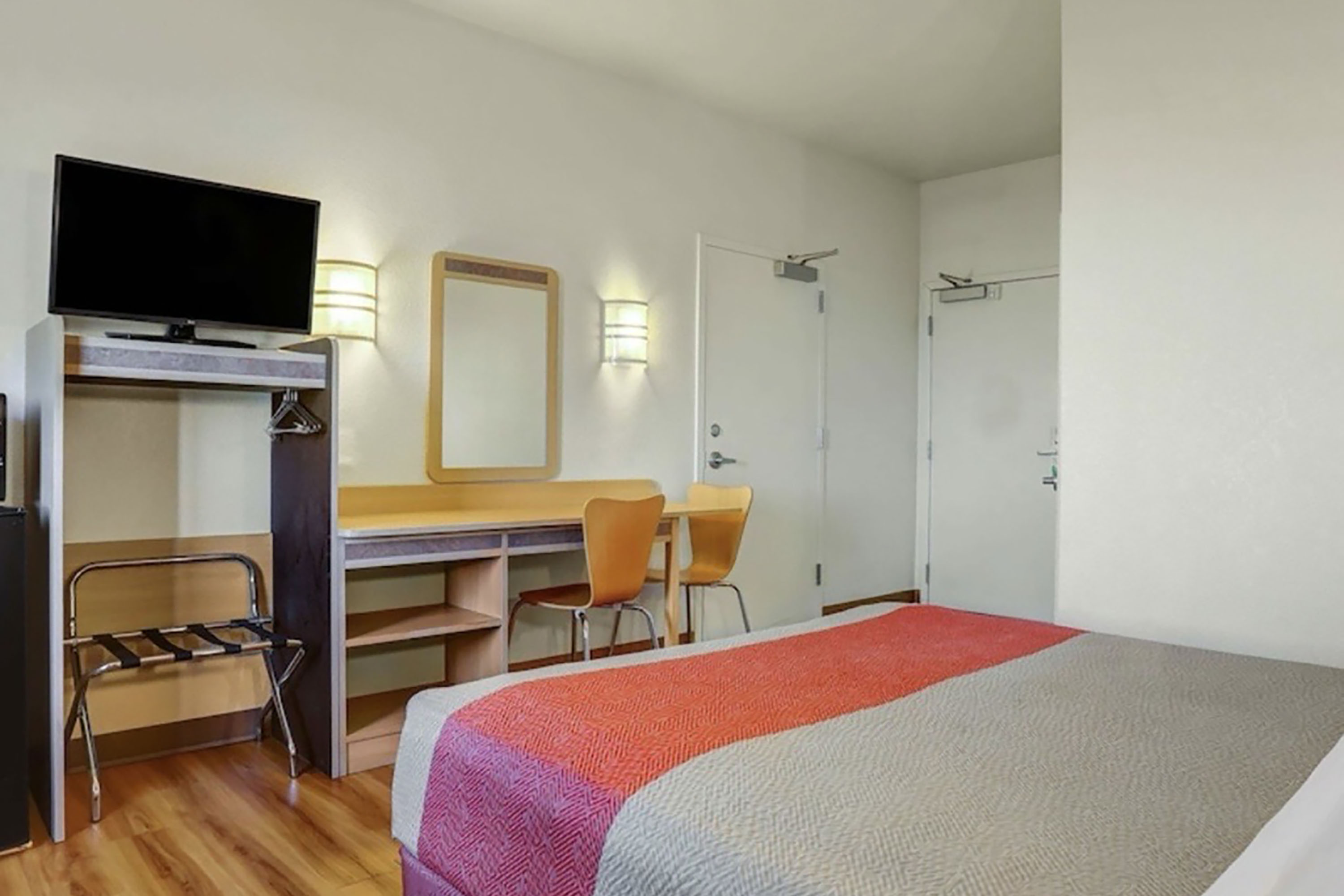 Guest room at the Howard Johnson by Wyndham Lemoore in Lemoore, California