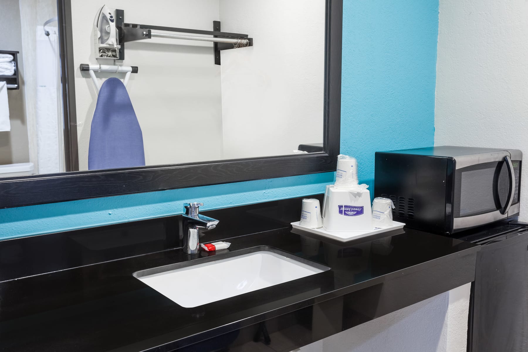 Guest room bath at the Howard Johnson by Wyndham National City/San Diego South in National City, California