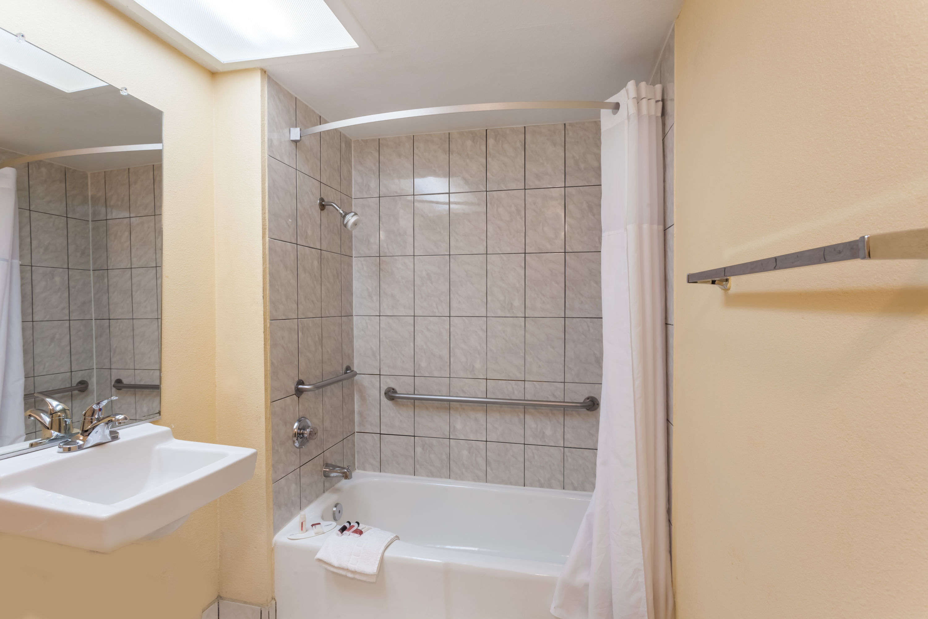 Guest room bath at the Howard Johnson by Wyndham Norco in Norco, California