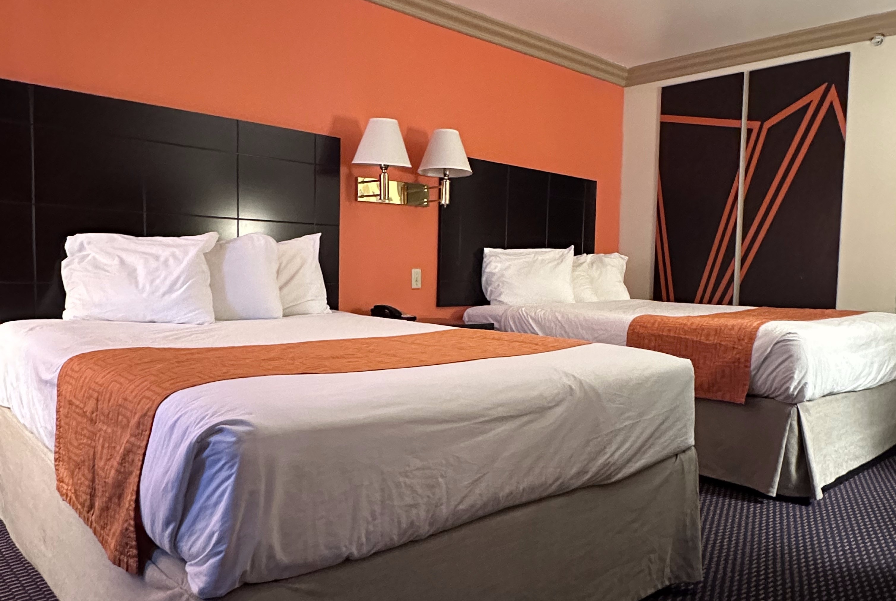 Guest room at the Howard Johnson by Wyndham Norco in Norco, California