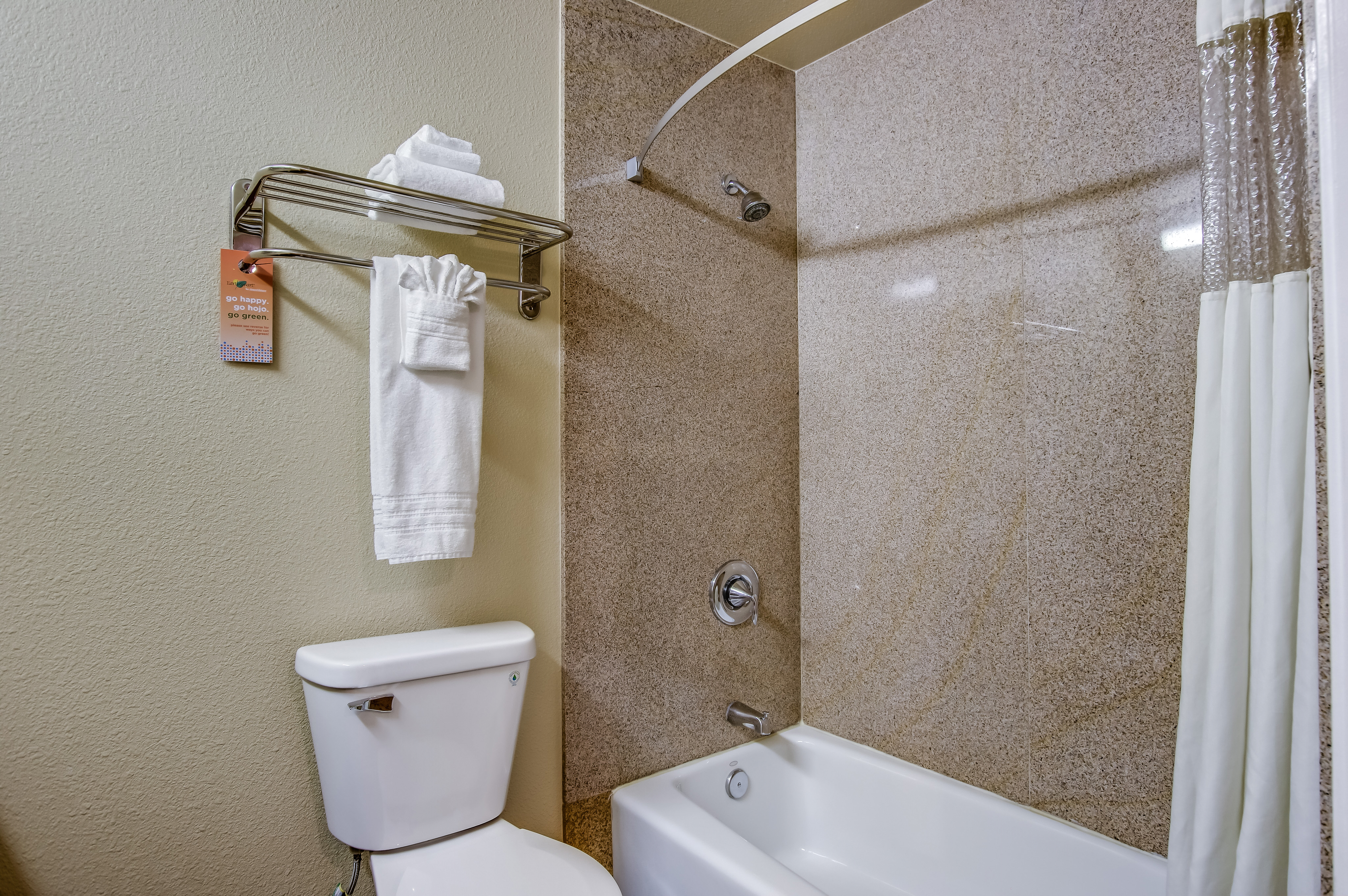 Howard Johnson By Wyndham Reseda Hotel Amp Suites Reseda