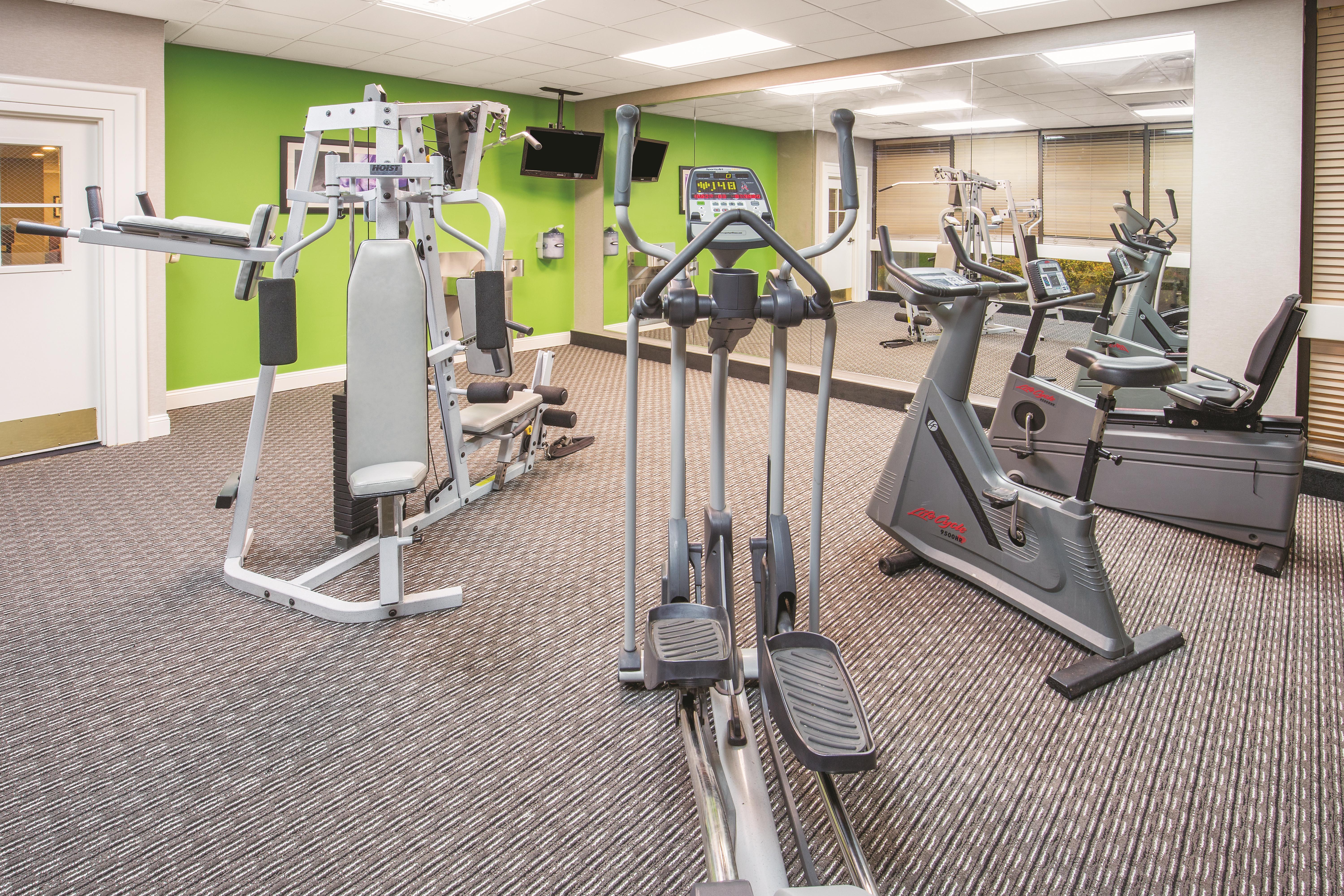 Fitness room at Howard Johnson by Wyndham Sacramento Downtown in Sacramento, California
