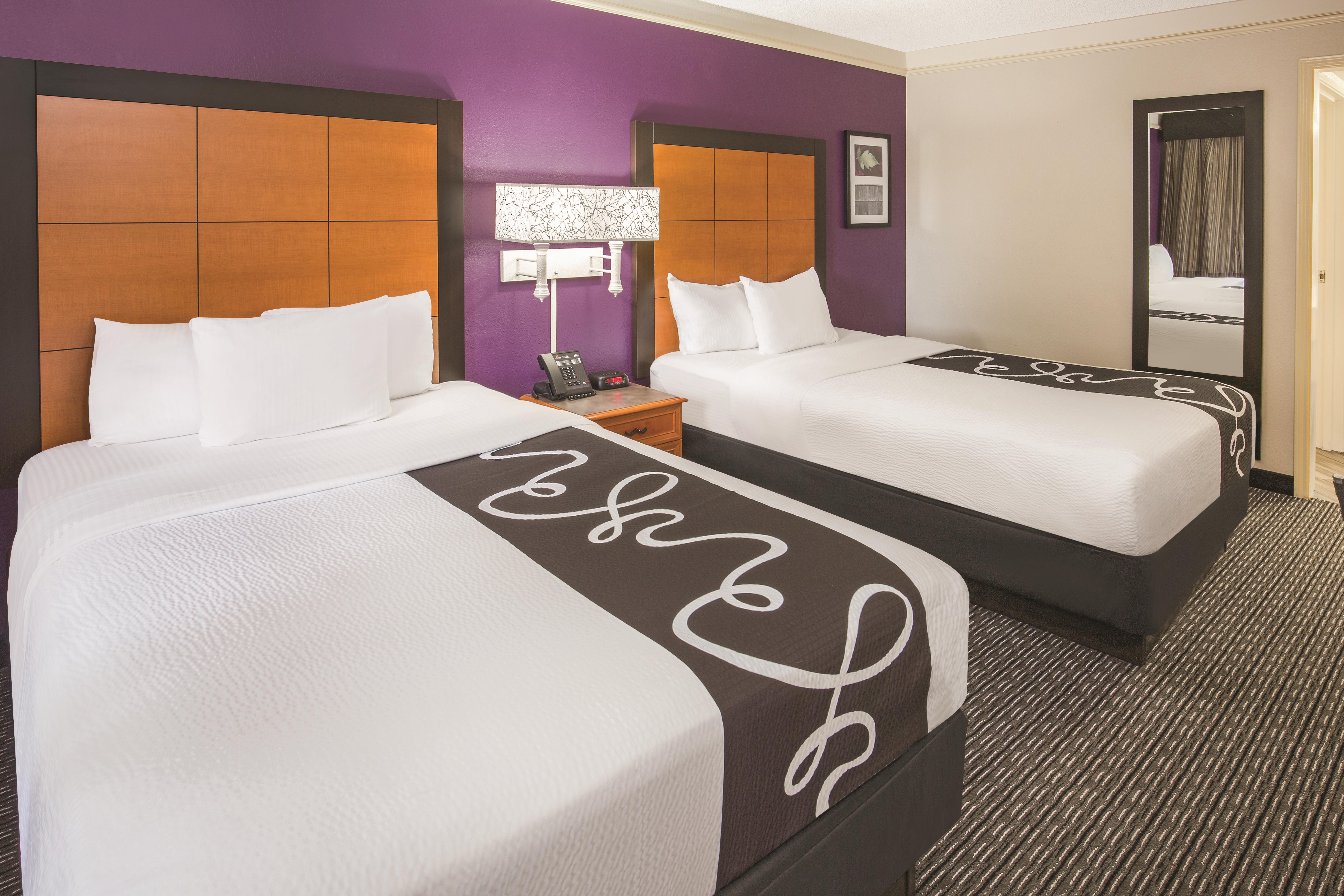 Guest room at the Howard Johnson by Wyndham Sacramento Downtown in Sacramento, California