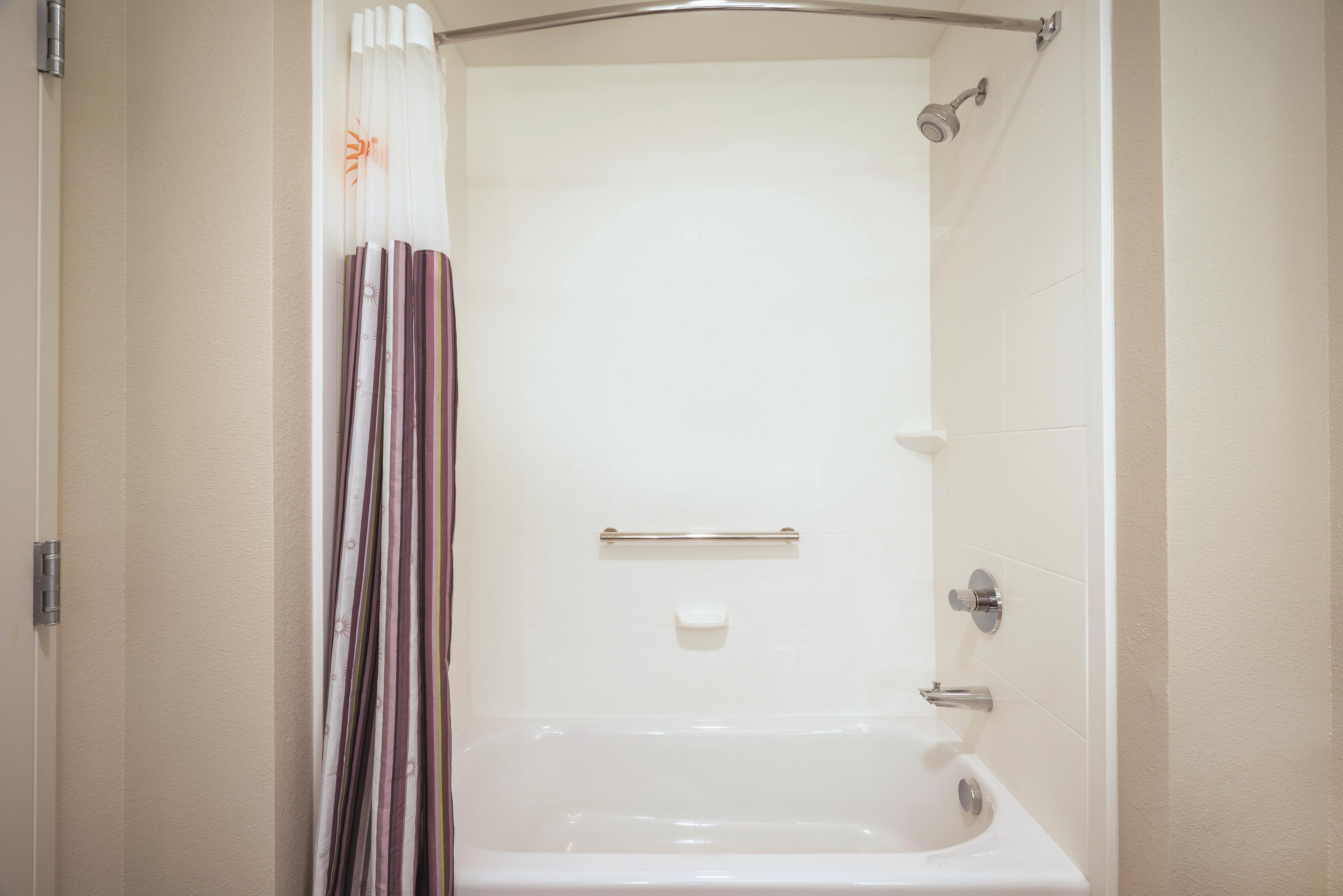 Guest room bath at the Howard Johnson by Wyndham Sacramento Downtown in Sacramento, California