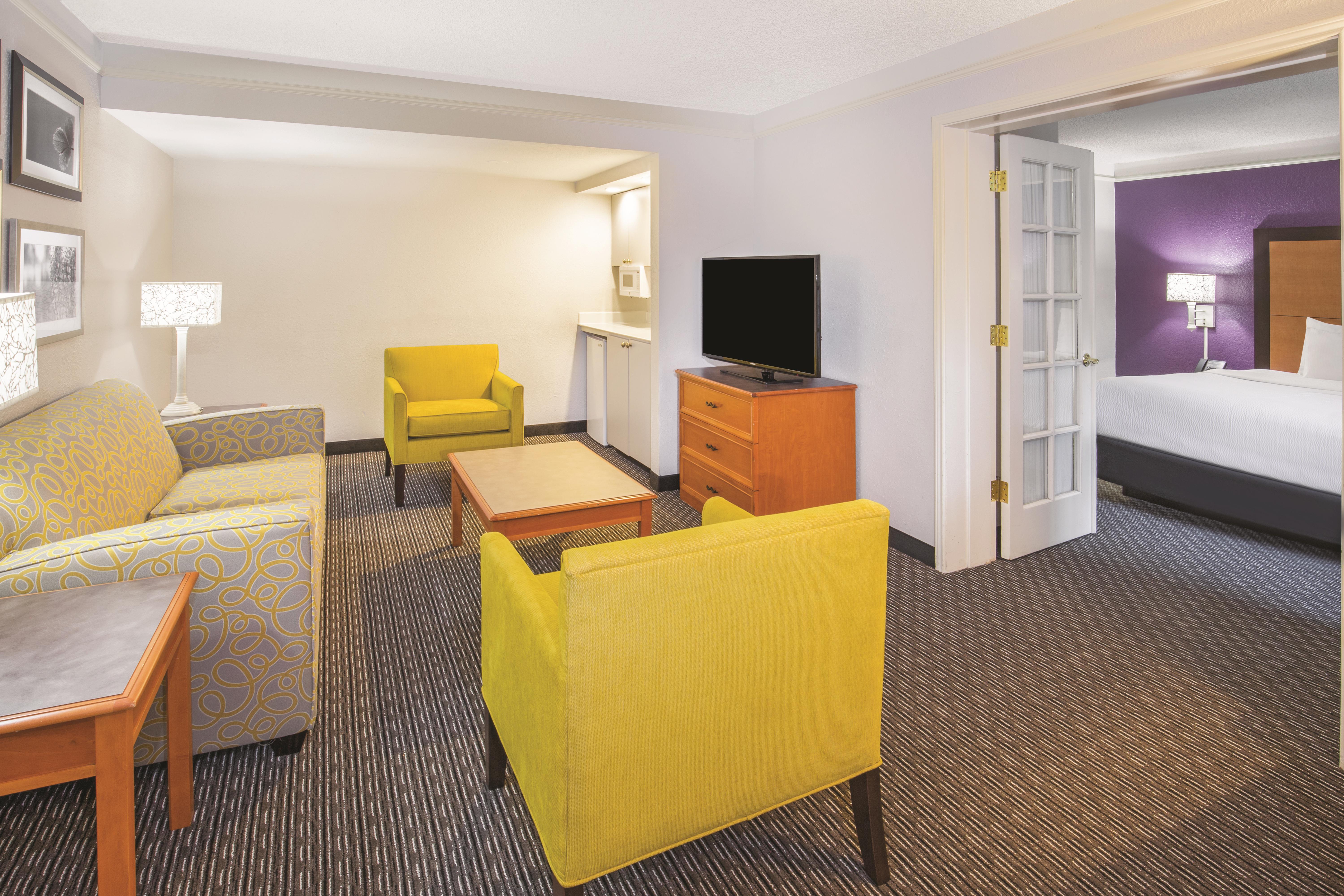 Howard Johnson by Wyndham Sacramento Downtown suite in Sacramento, California