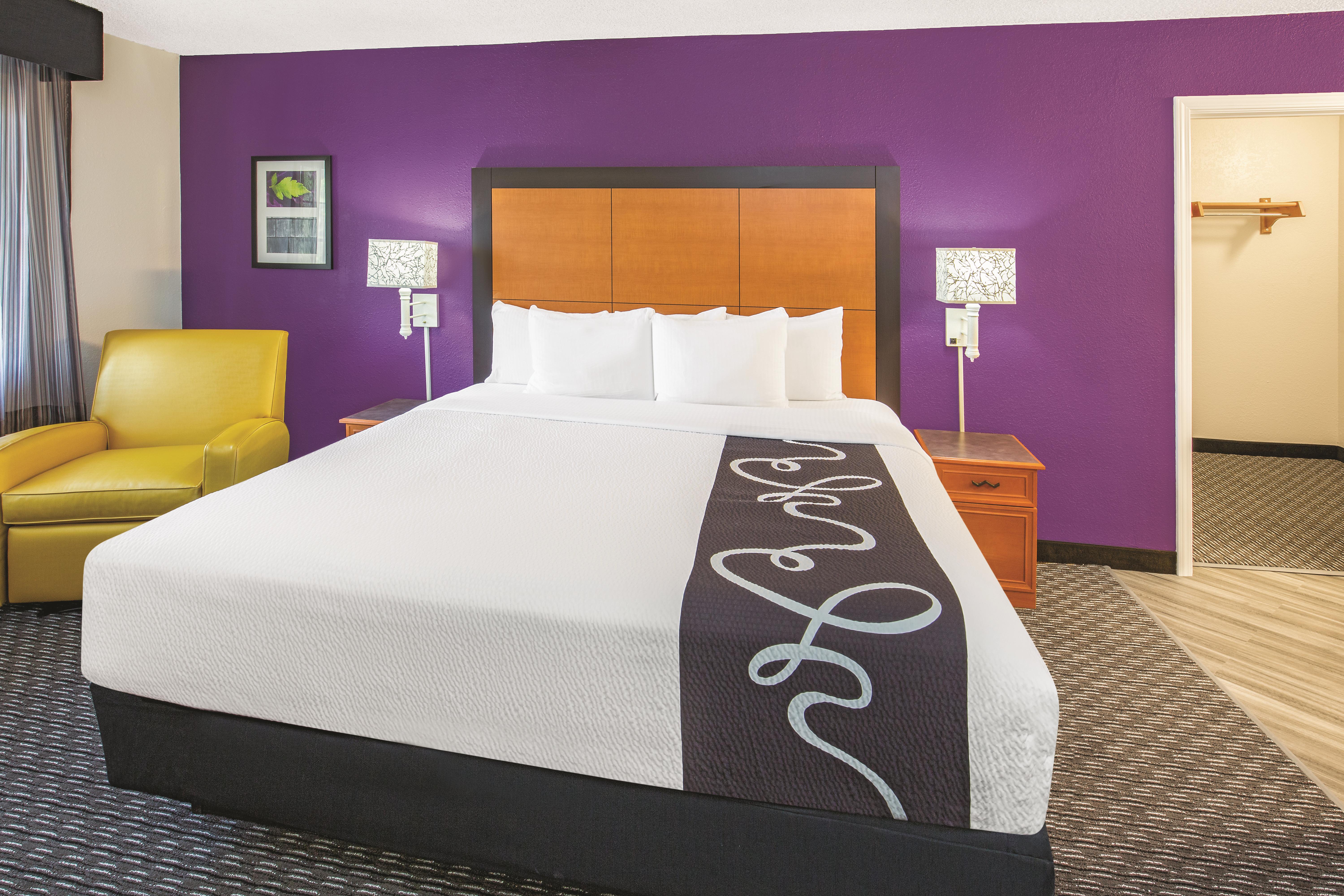 Howard Johnson by Wyndham Sacramento Downtown suite in Sacramento, California